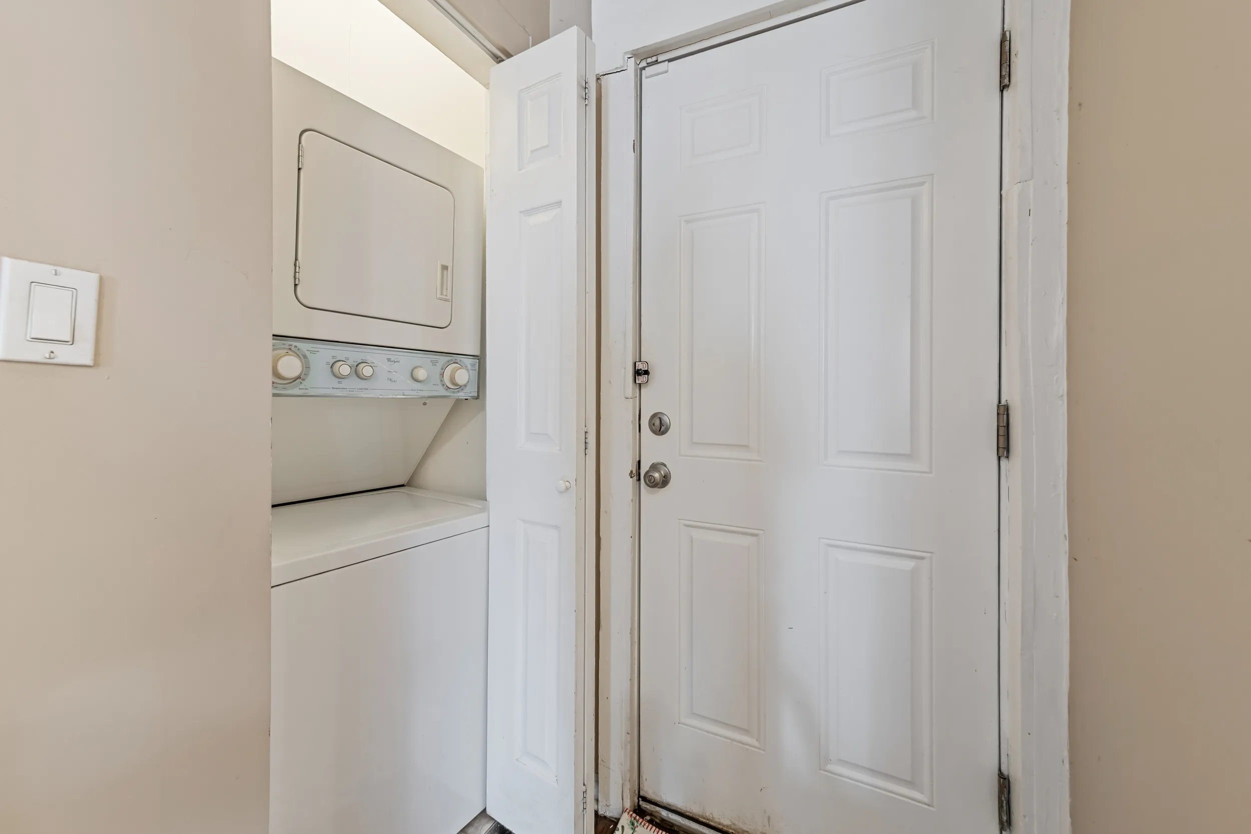 1214 W Melrose St, ,  60657, USA 60657-unit#CH-Chicago-IL