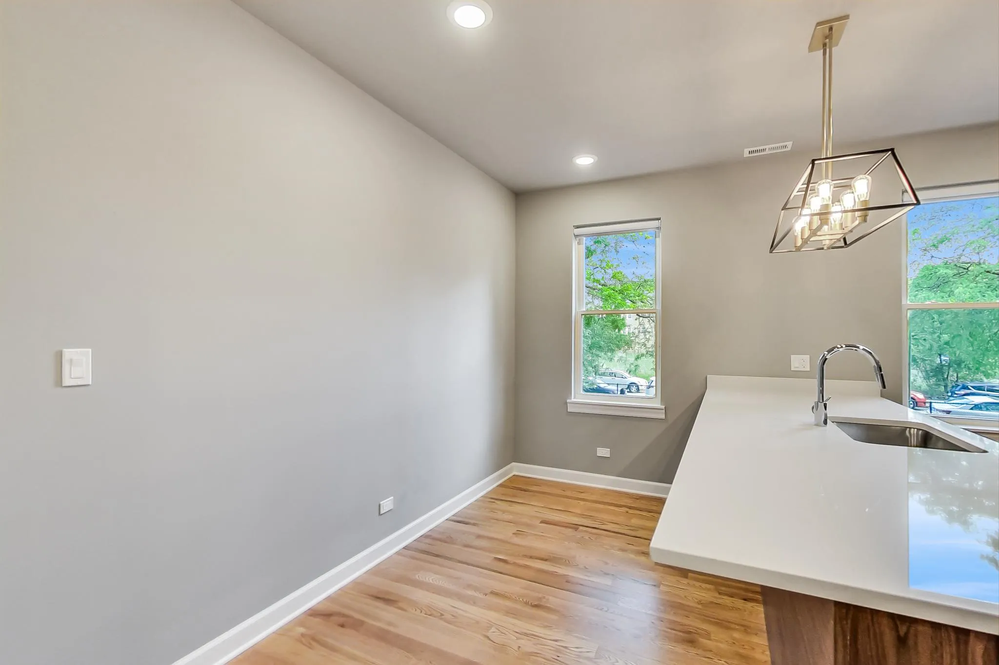 6204 S Kimbark Ave, , 60637, USA 60637-unit#2W-Chicago-IL