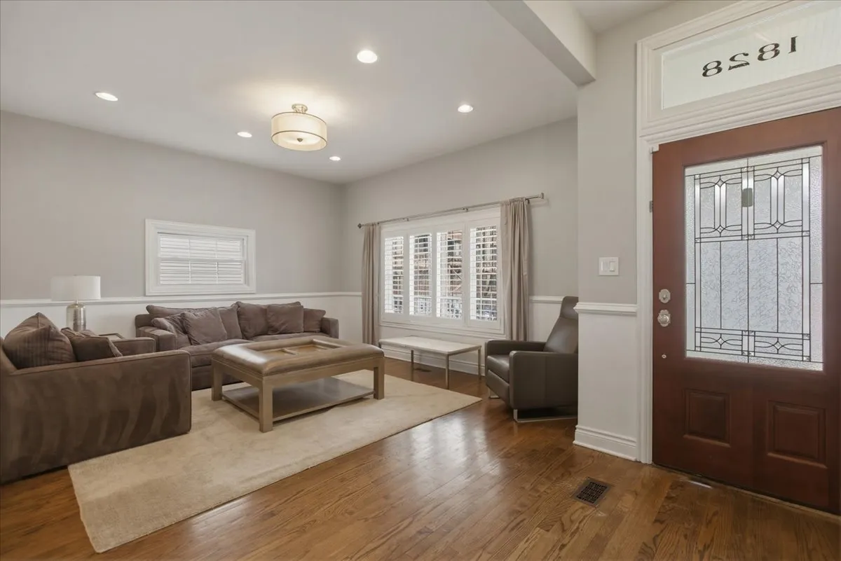1828 W Berenice Ave, ,  60613, USA 60613-Chicago-IL