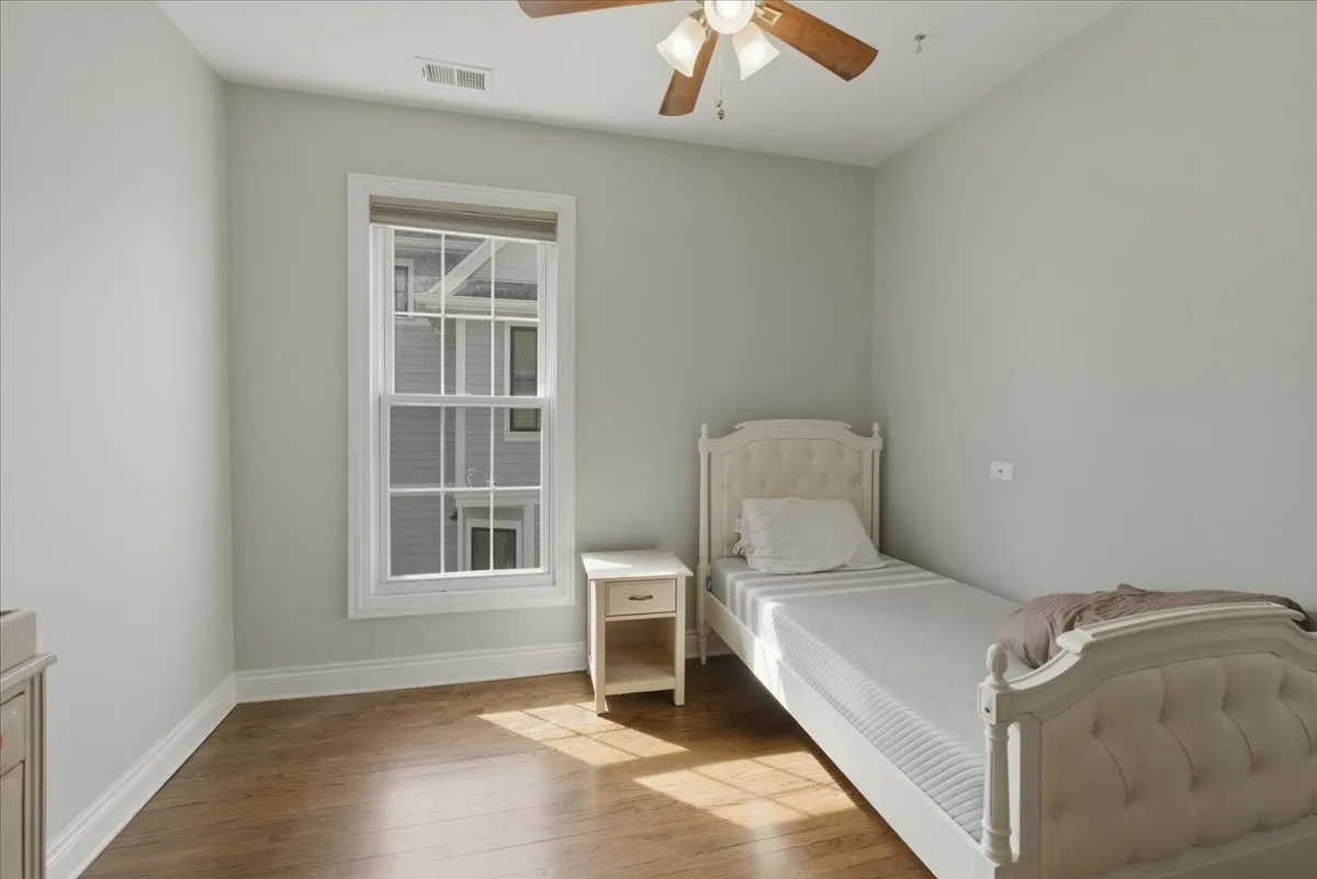 1828 W Berenice Ave, ,  60613, USA 60613-Chicago-IL