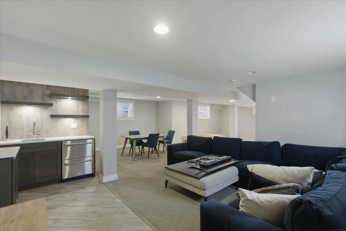1828 W Berenice Ave, ,  60613, USA 60613-Chicago-IL