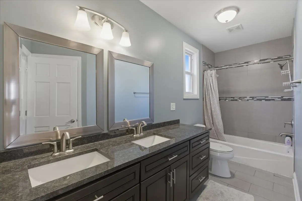 1828 W Berenice Ave, ,  60613, USA 60613-Chicago-IL
