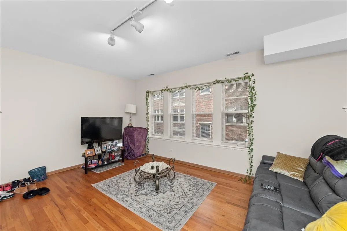 2307 E 70th Pl, , 60649, USA 60649-unit#214-Chicago-IL