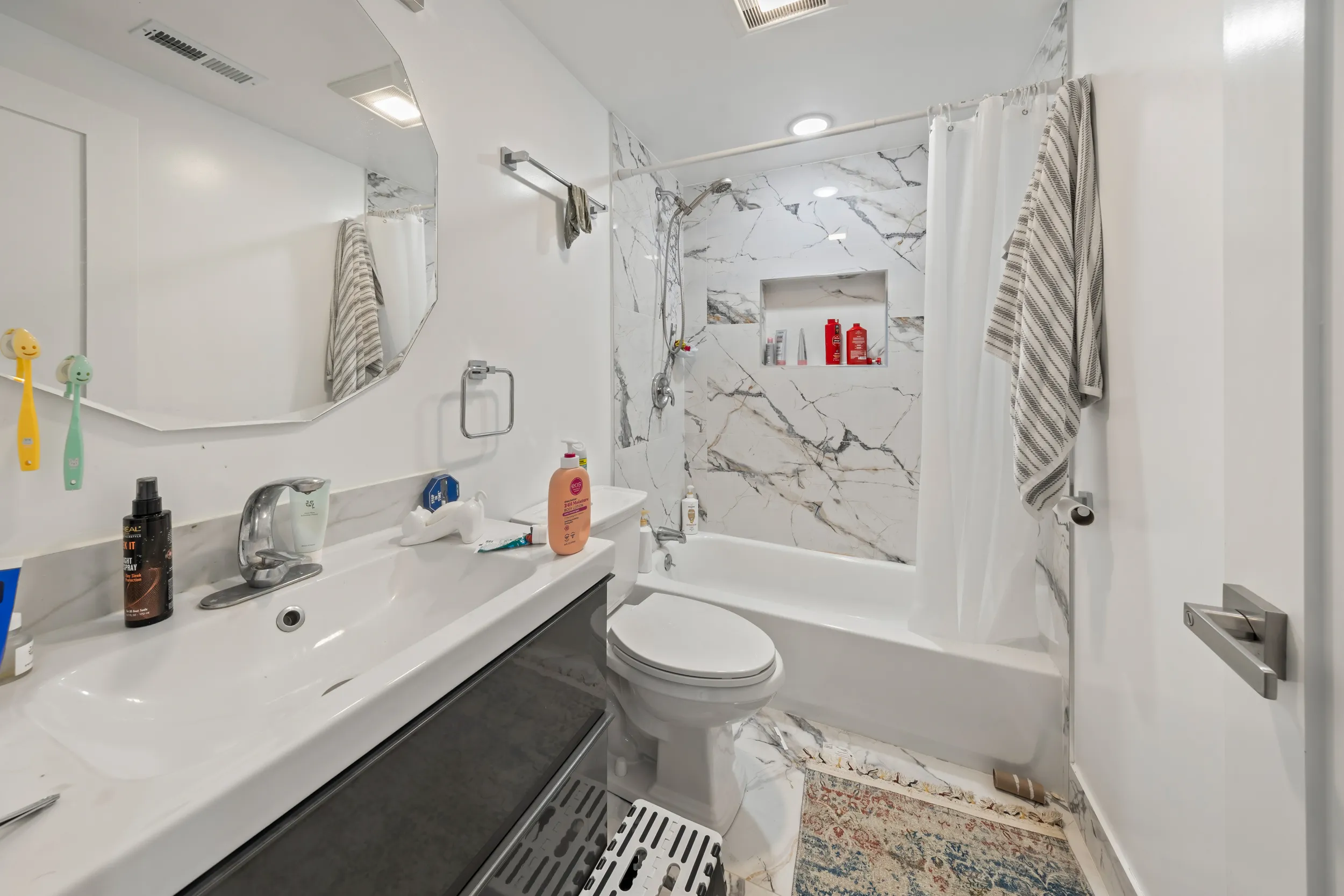 2550 W Balmoral Ave, , 60625, USA 60625-unit#1-Chicago-IL