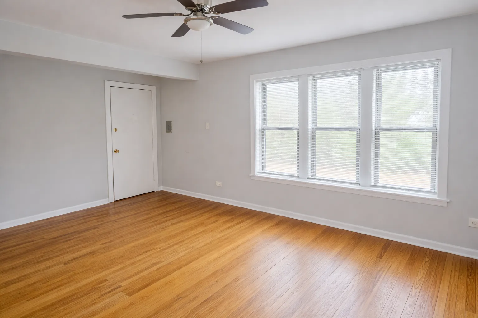 2125 E 67th St, ,  60649, USA 60649-unit#2W-Chicago-IL