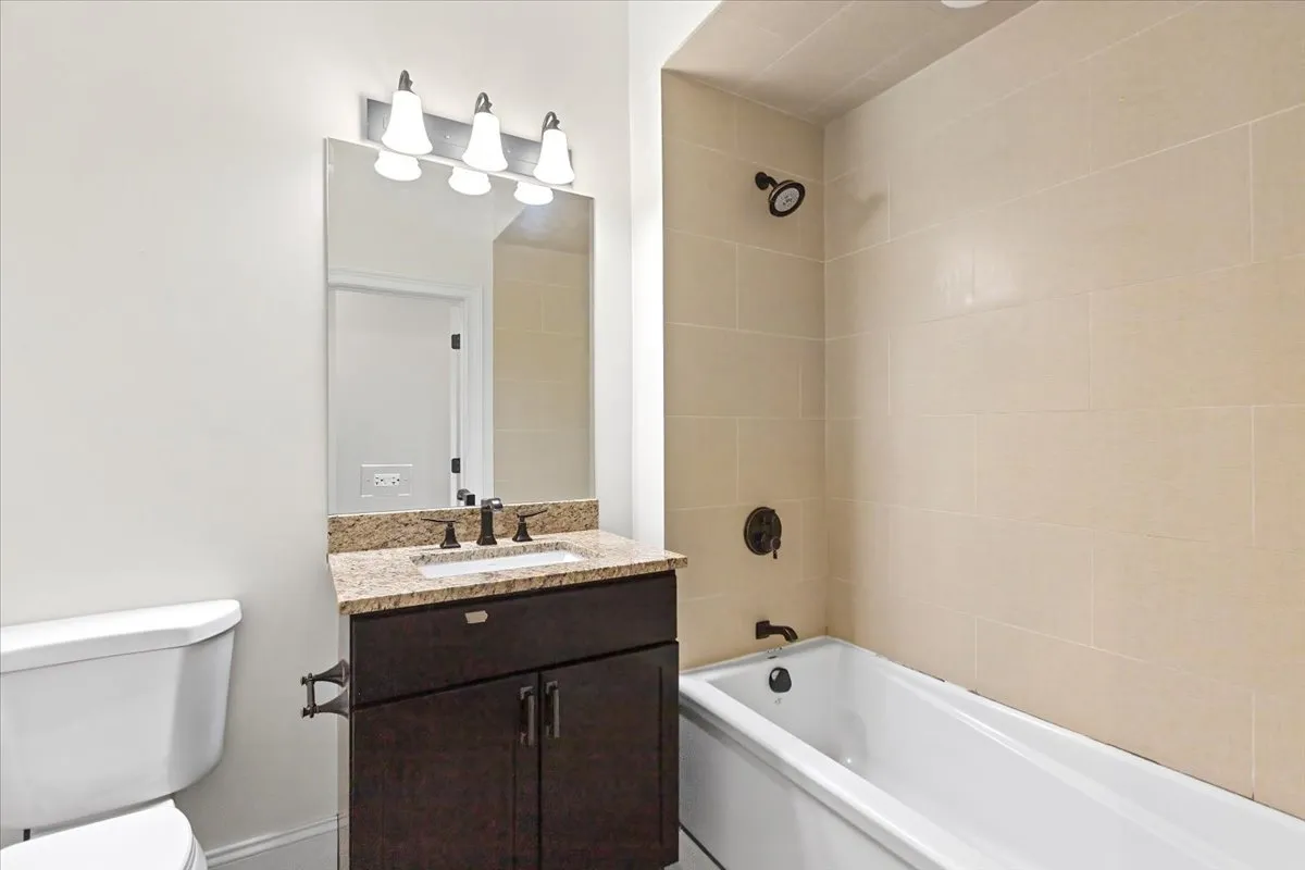 2500 Green Bay Rd, ,  60201, USA 60201-unit#201-Evanston-IL