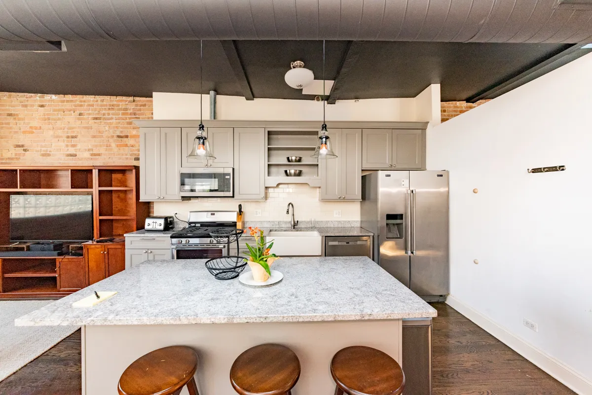 1214 W Belmont Ave, ,  60657, USA 60657-unit#2R-Chicago-IL