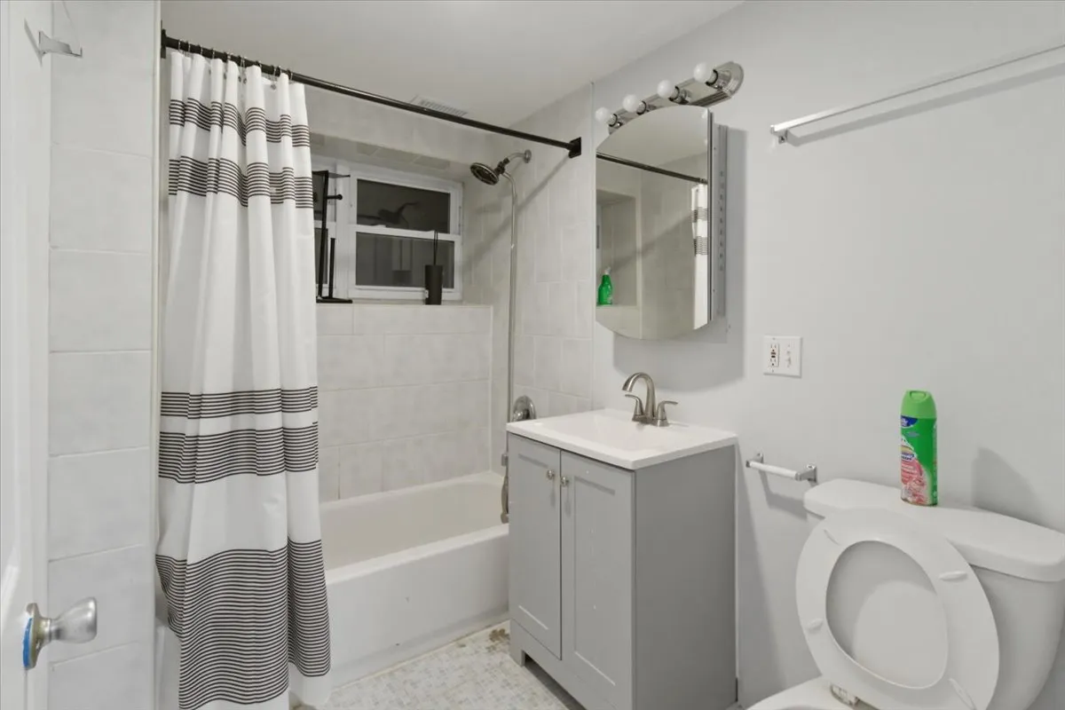 910 W Gunnison St, ,  60640, USA 60640-unit#Garden-Chicago-IL