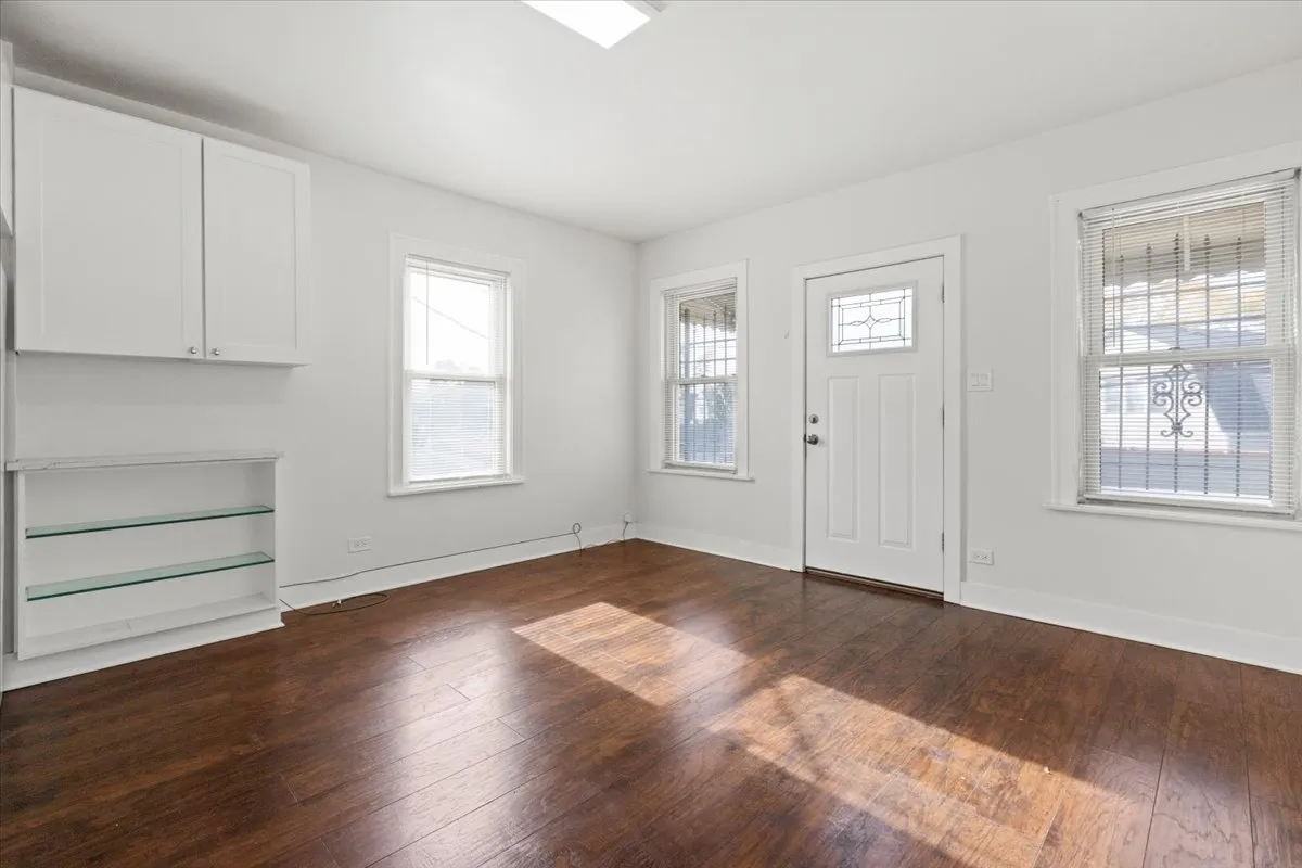 5742 N Milwaukee Ave, , 60646, USA 60646-unit#2A-Chicago-IL