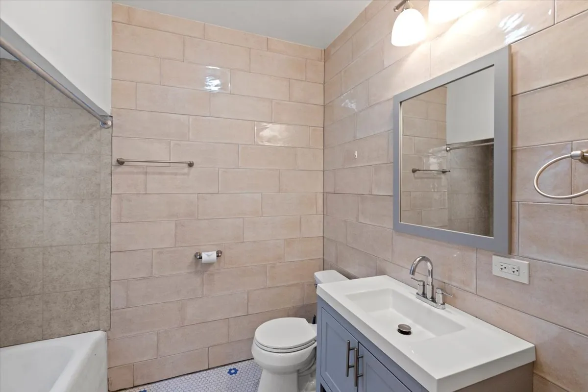 5742 N Milwaukee Ave, , 60646, USA 60646-unit#2A-Chicago-IL