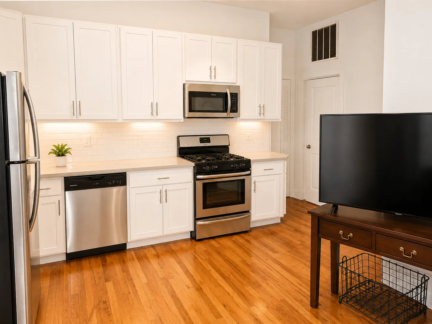 3040 N Milwaukee Ave, , 60618, USA 60606-unit#2R-Chicago-IL