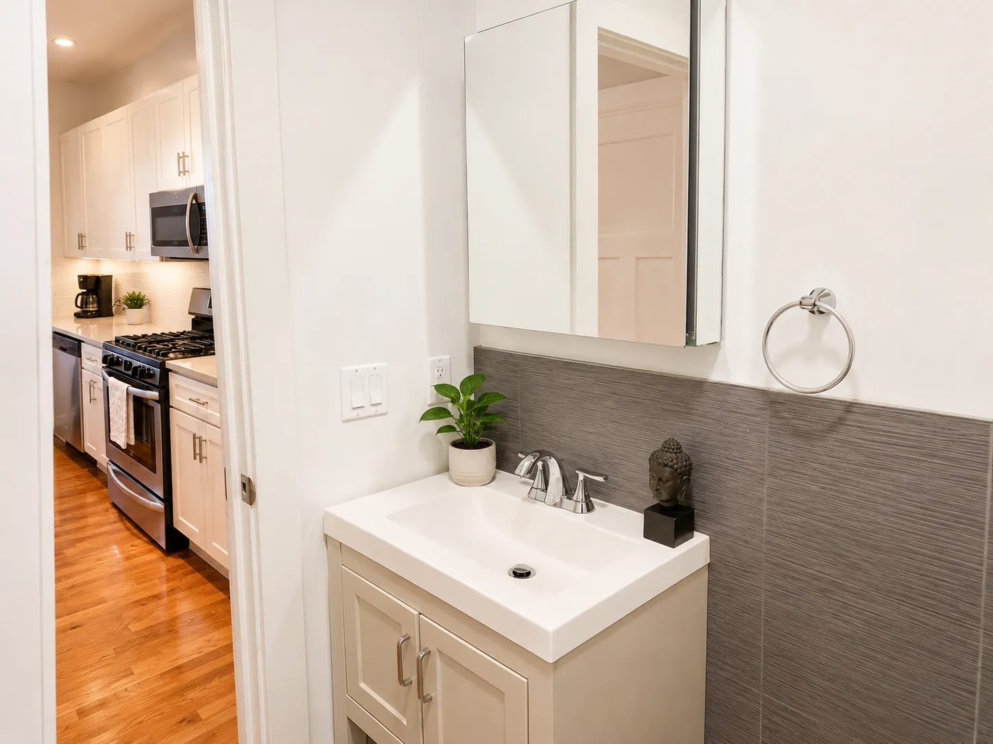 3040 N Milwaukee Ave, , 60618, USA 60606-unit#2R-Chicago-IL