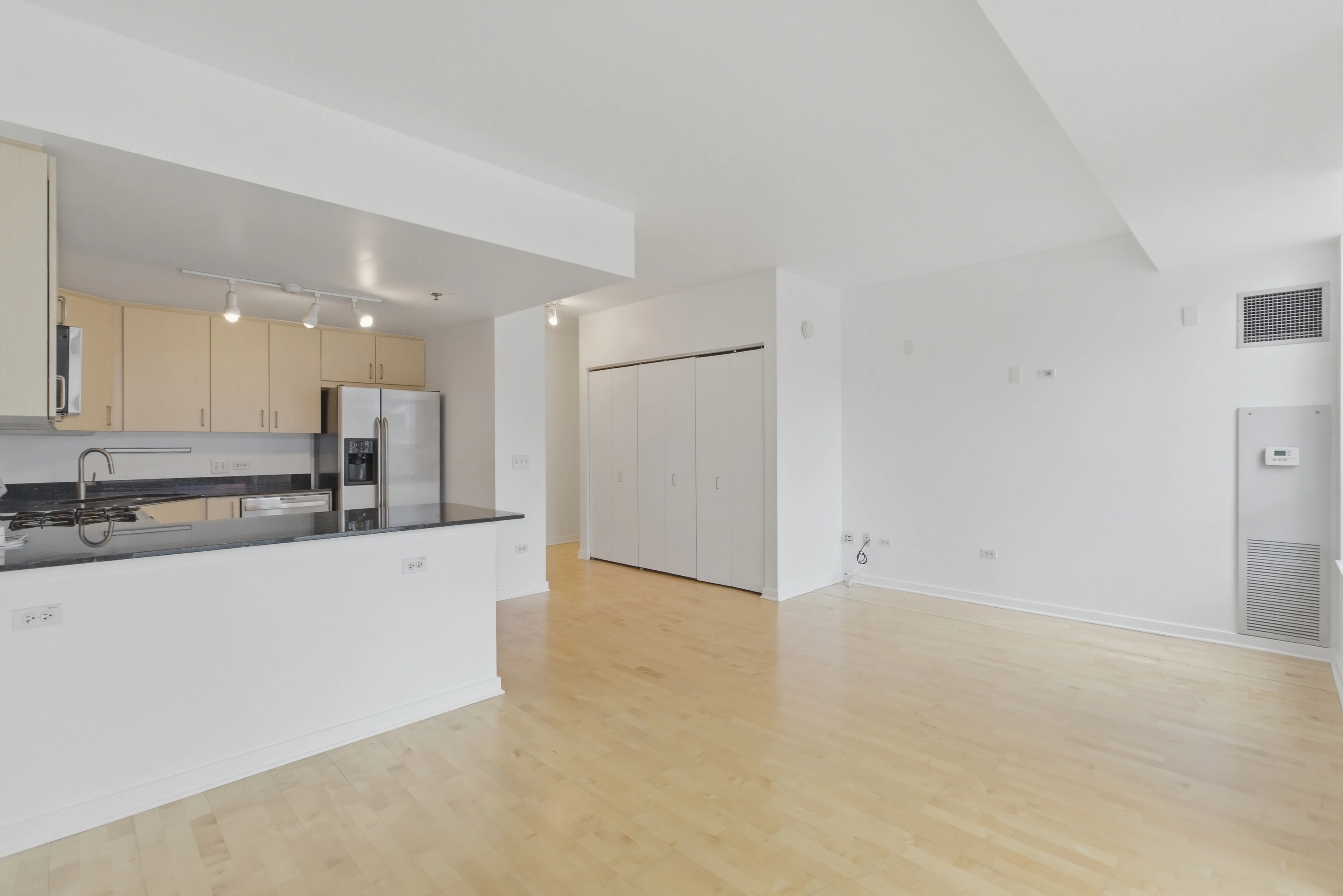 330 W Grand Ave, ,  60654, USA 60654-unit#808-Chicago-IL