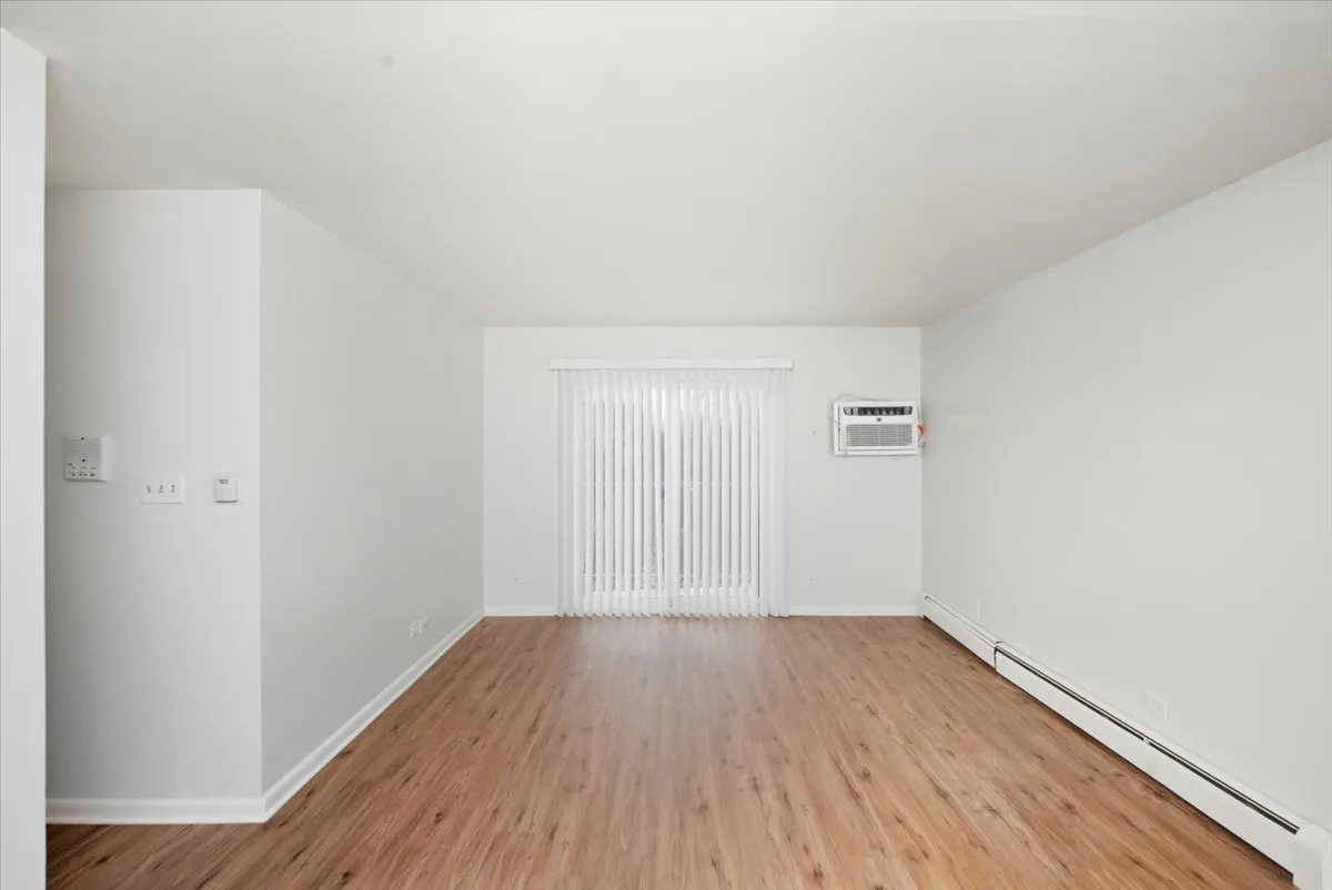 126 W Washington St, ,  60073, USA 60073-unit#324-Round Lake-IL