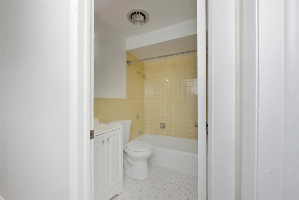 126 W Washington St, ,  60073, USA 60073-unit#324-Round Lake-IL