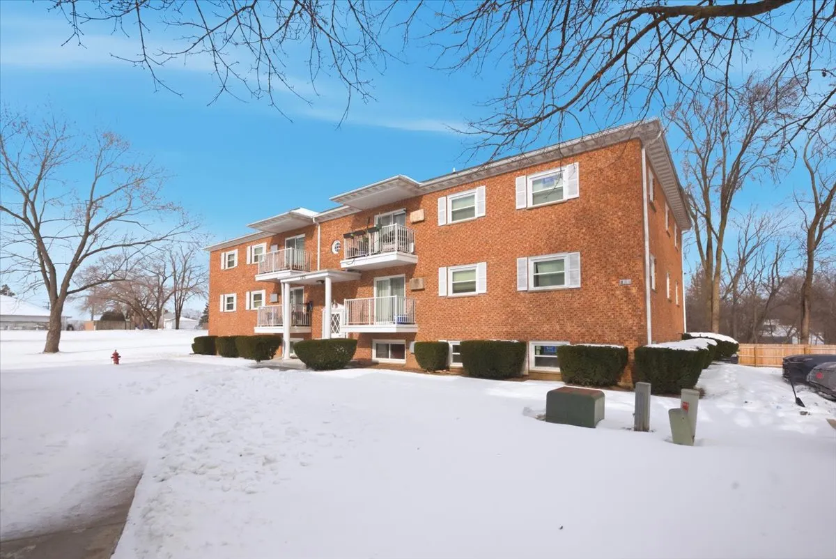 126 W Washington St, ,  60073, USA 60073-unit#324-Round Lake-IL