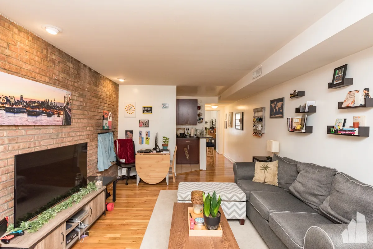 803 W Oakdale Ave, ,  60657, USA 60657-unit#2-Chicago-IL