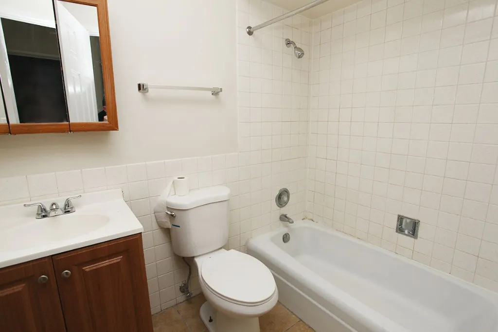 5851 N Winthrop Ave, ,  60660, USA 60660-unit#203-Chicago-IL