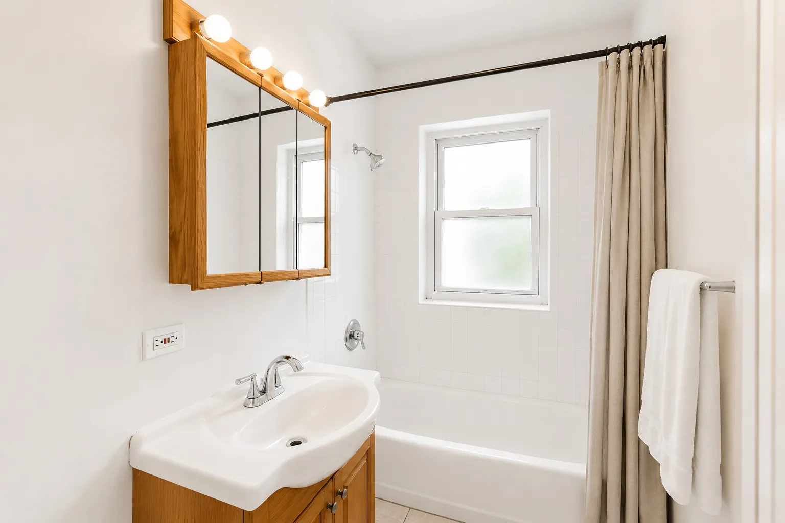 6414 N Newgard Ave, , 60626, USA 60626-unit#3E-Chicago-IL