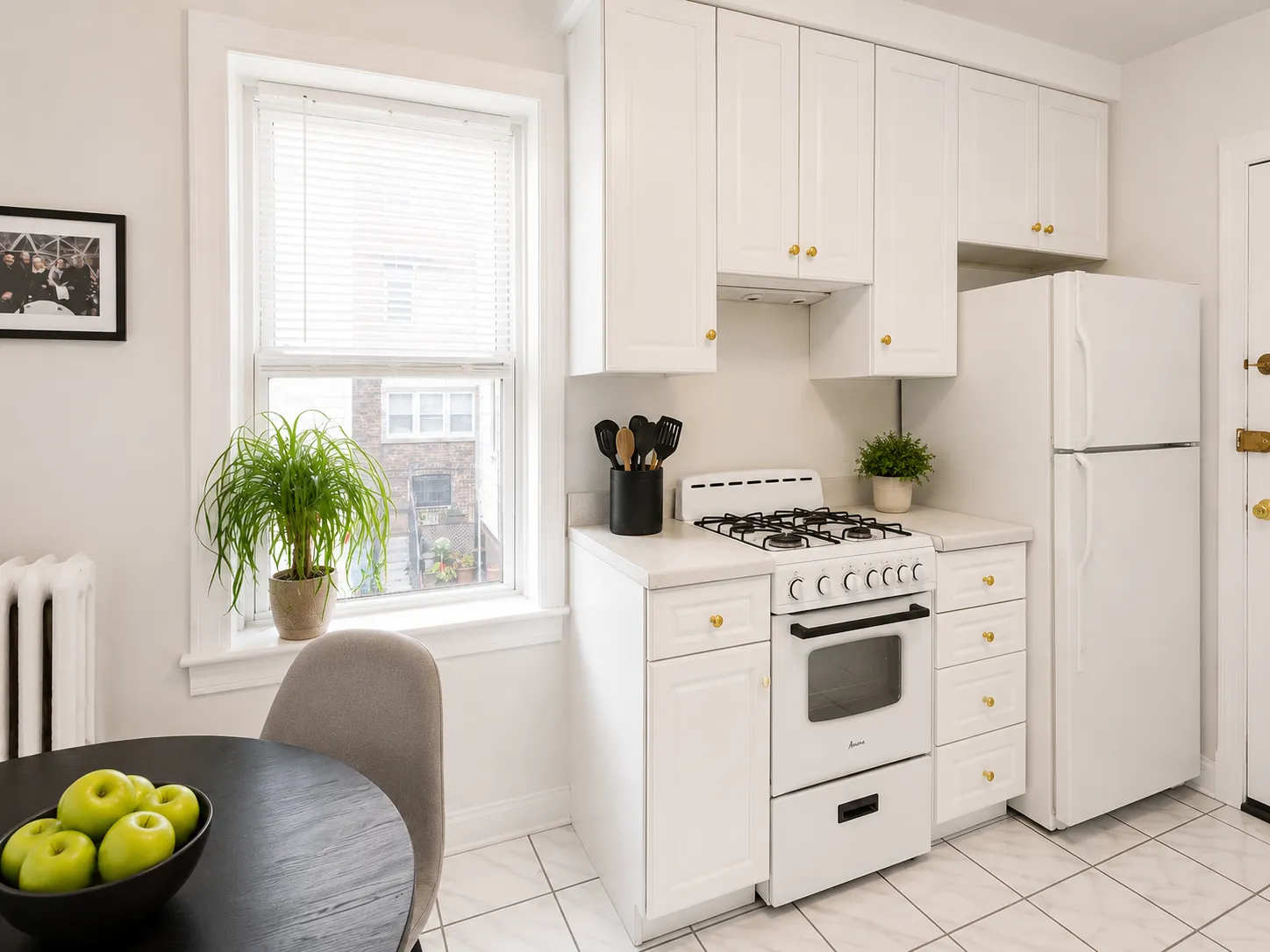 652 W Oakdale Ave, , 60657, USA 60657-unit#1N-Chicago-IL