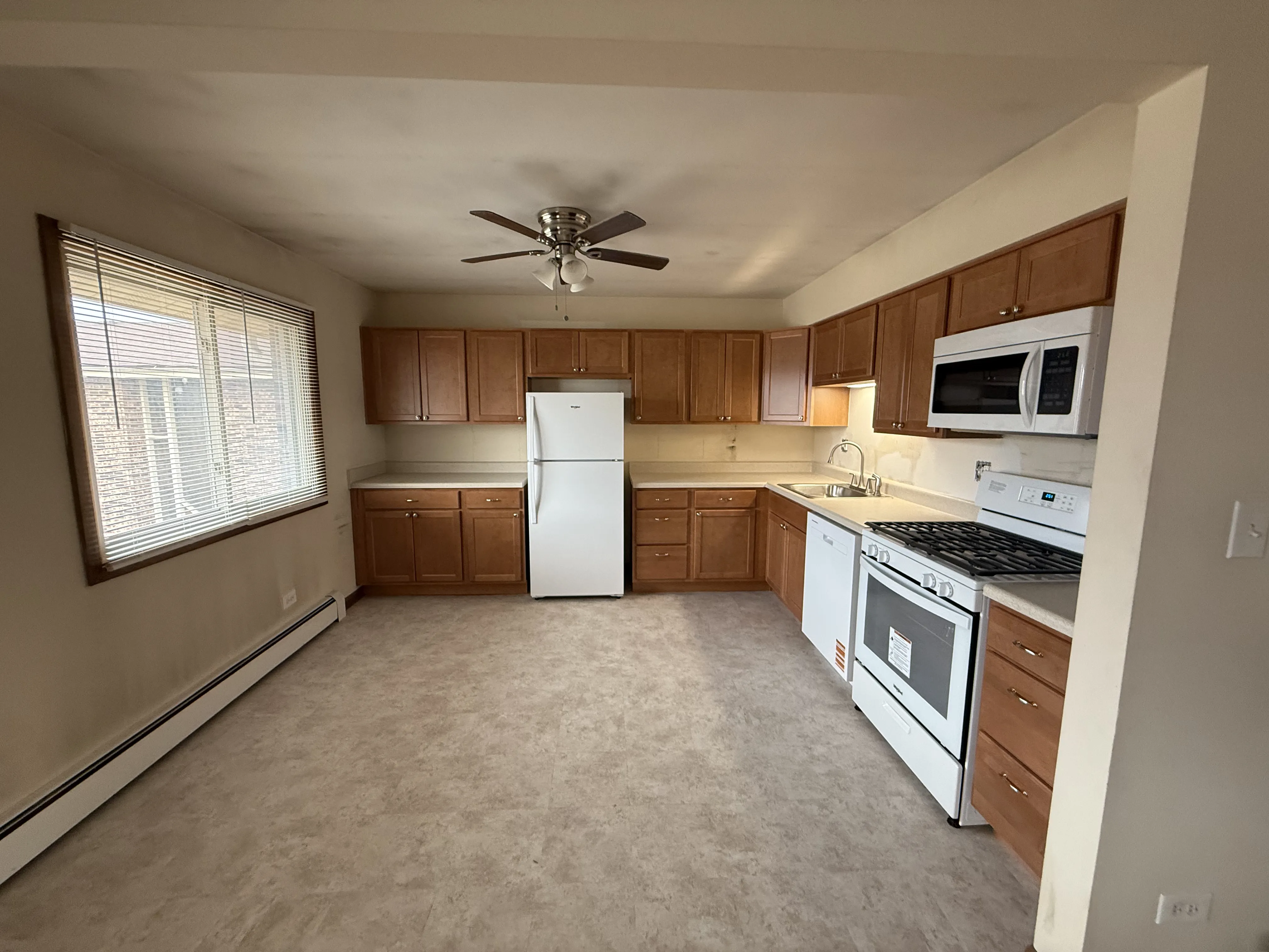 826 N Milwaukee Ave, , 60048, USA 60048-unit#D2-Libertyville-IL