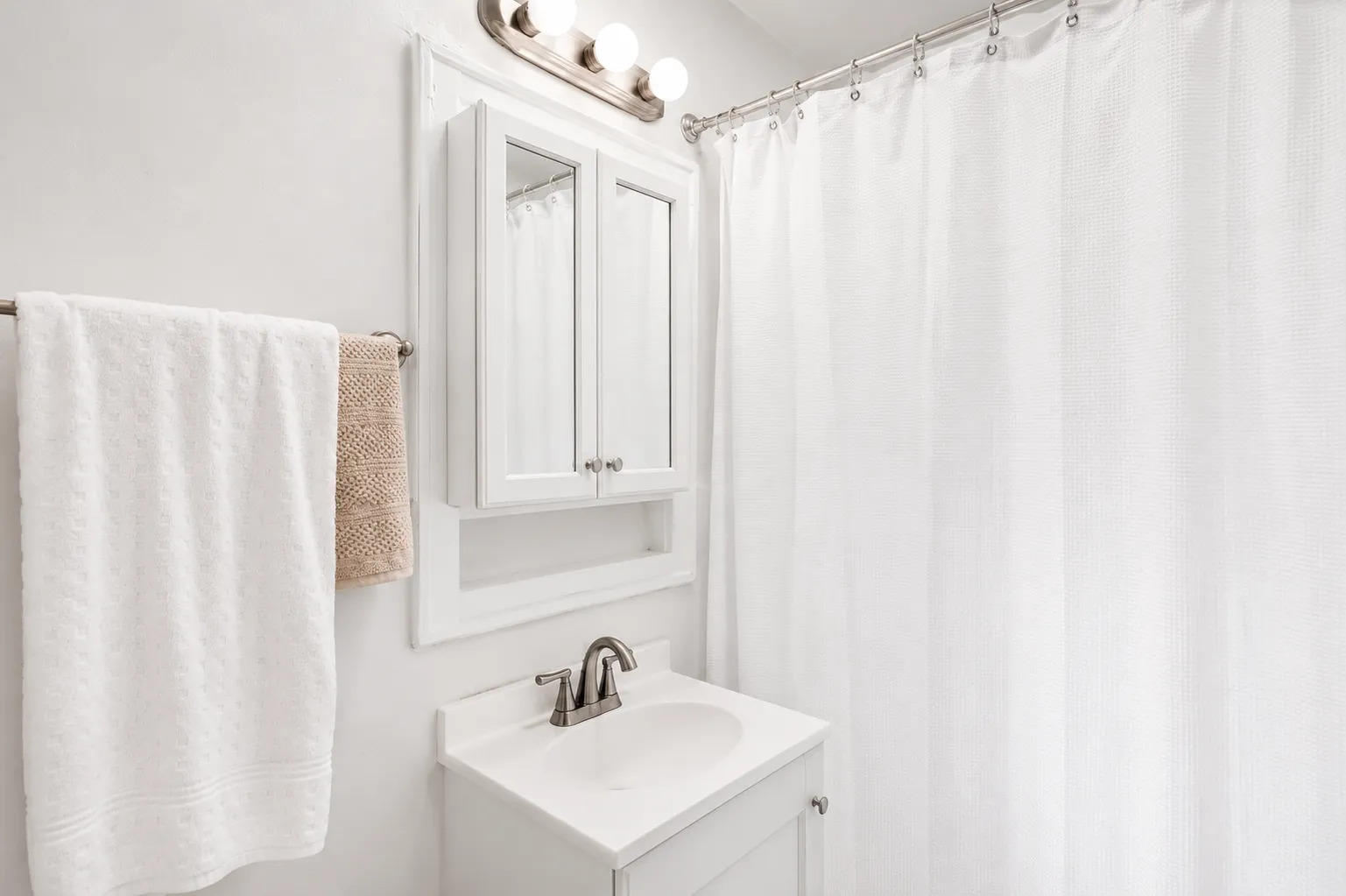 656 W Oakdale Ave, , 60657, USA 60657-unit#1C-Chicago-IL