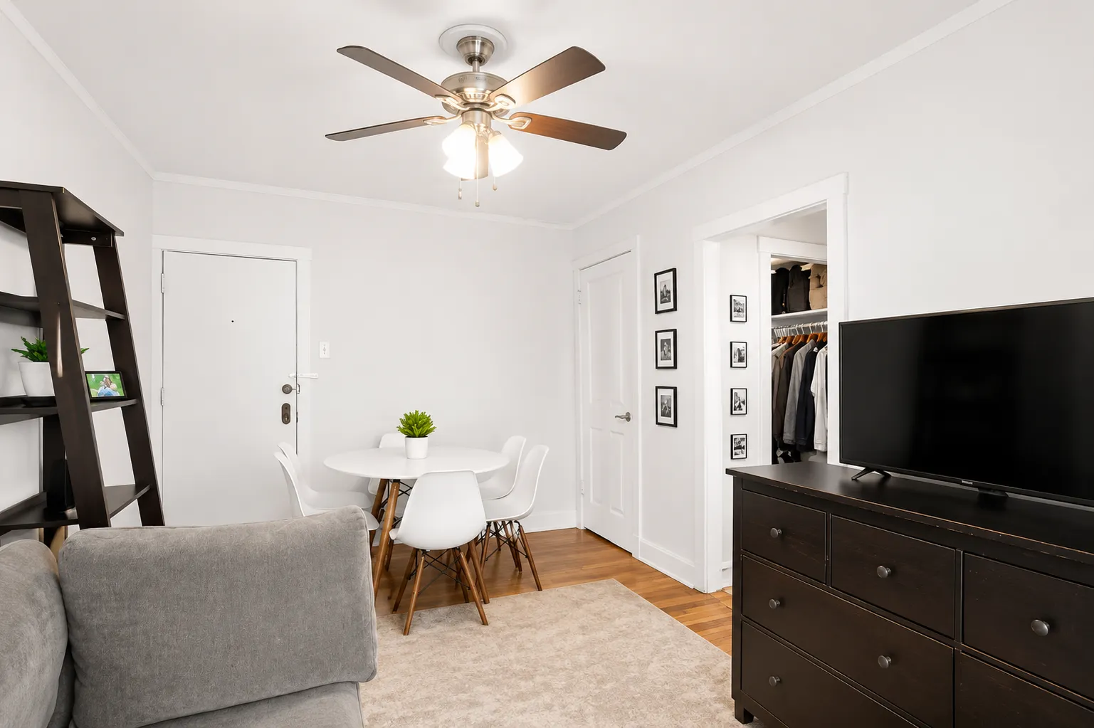 656 W Oakdale Ave, , 60657, USA 60657-unit#1C-Chicago-IL