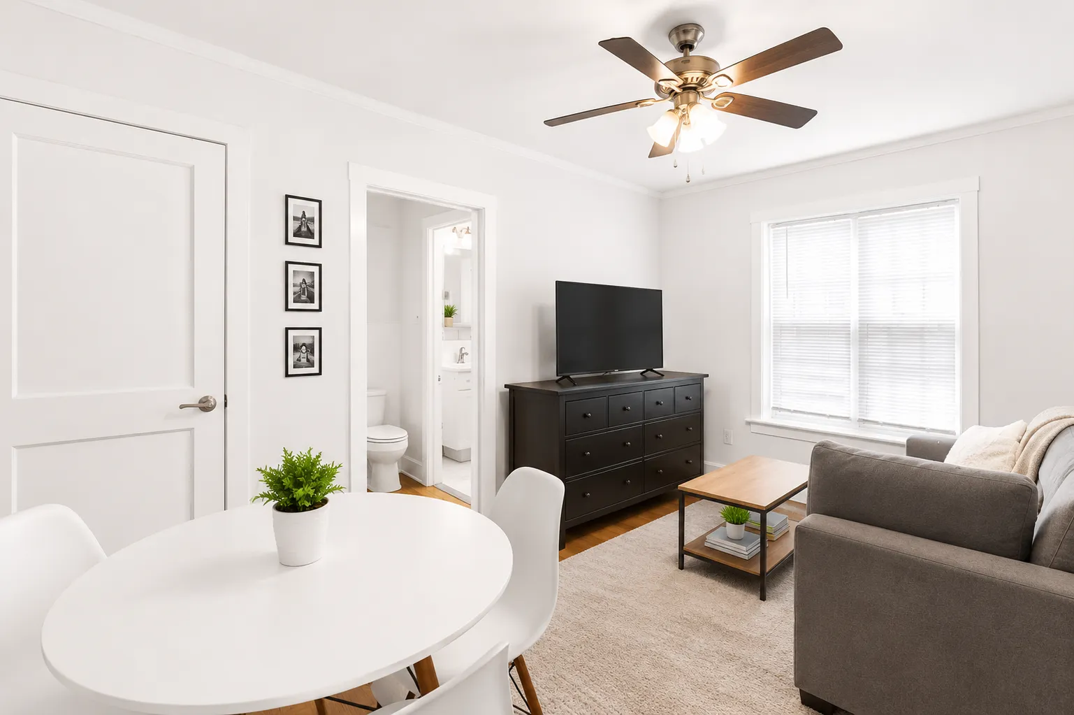 656 W Oakdale Ave, , 60657, USA 60657-unit#1C-Chicago-IL
