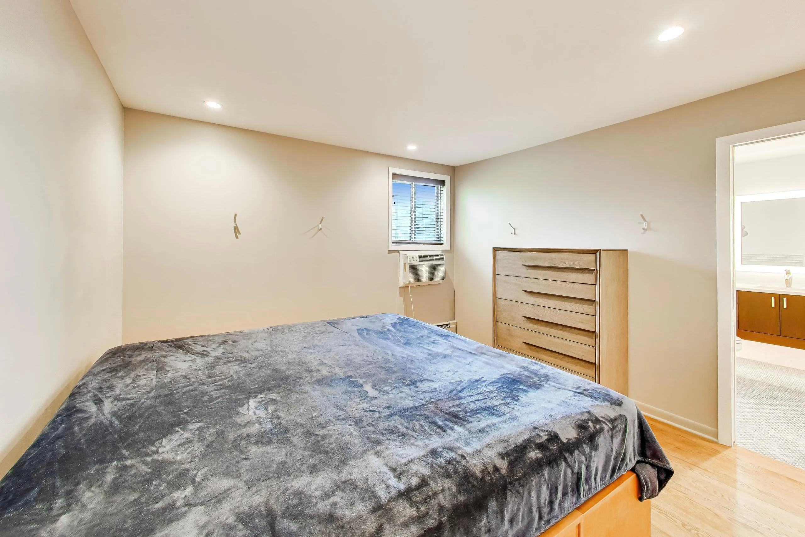 2722 Central St, , 60201, USA 60201-unit#4S-Evanston-IL