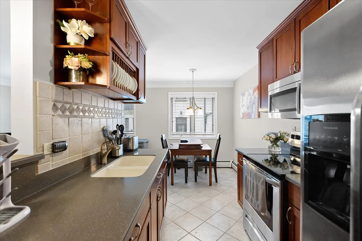 426 W Barry Ave, , 60657, USA 60657-unit#206-Chicago-IL