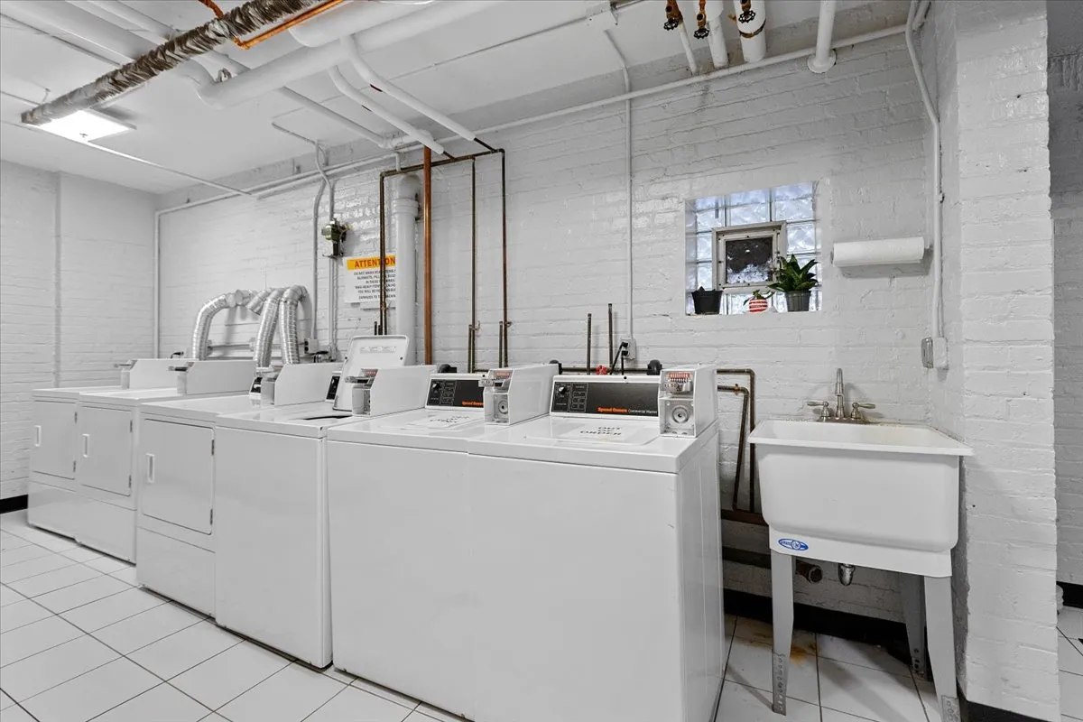 426 W Barry Ave, , 60657, USA 60657-unit#206-Chicago-IL
