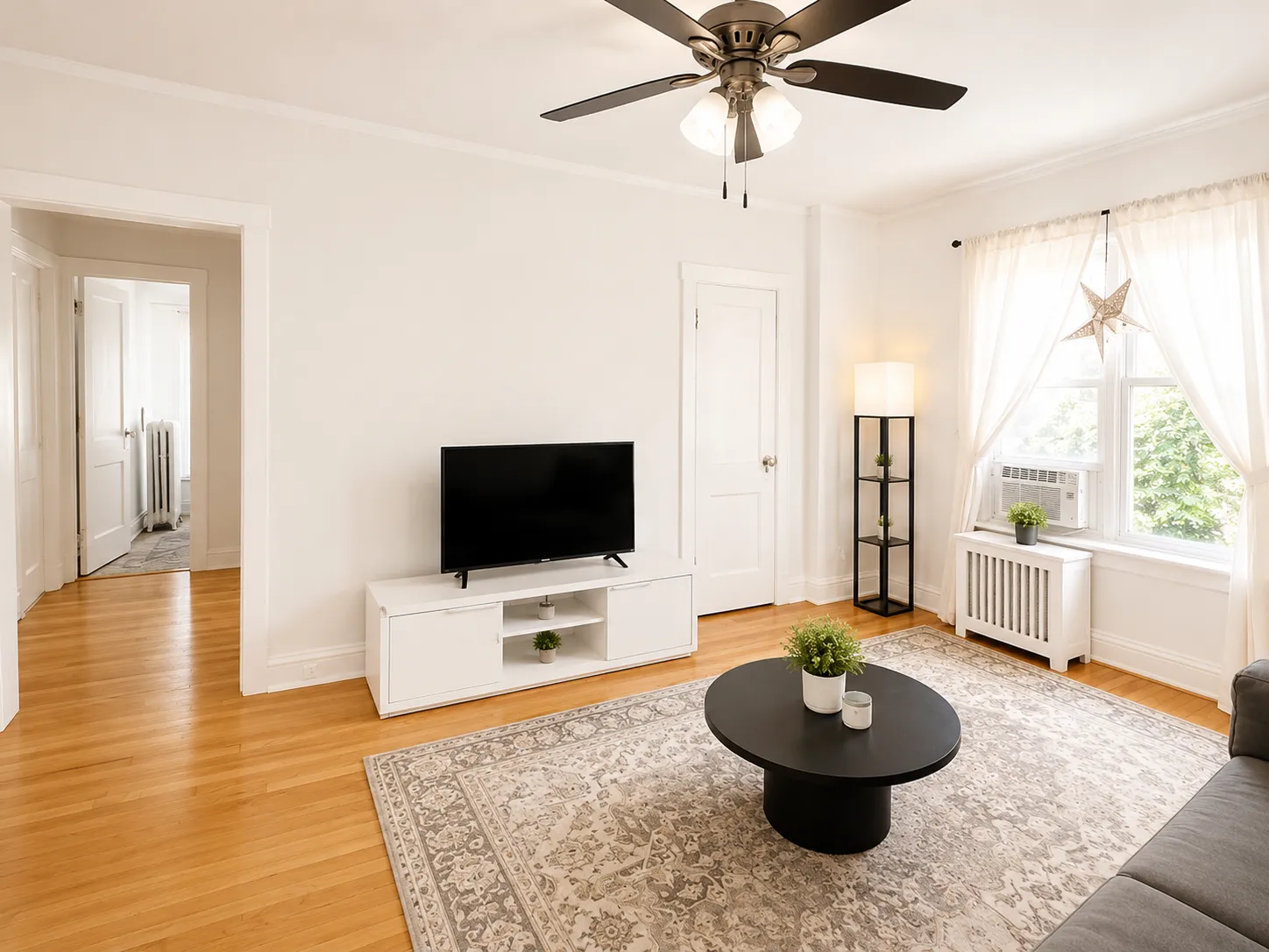 652 W Oakdale Ave, , 60657, USA 60657-unit#1S-Chicago-IL