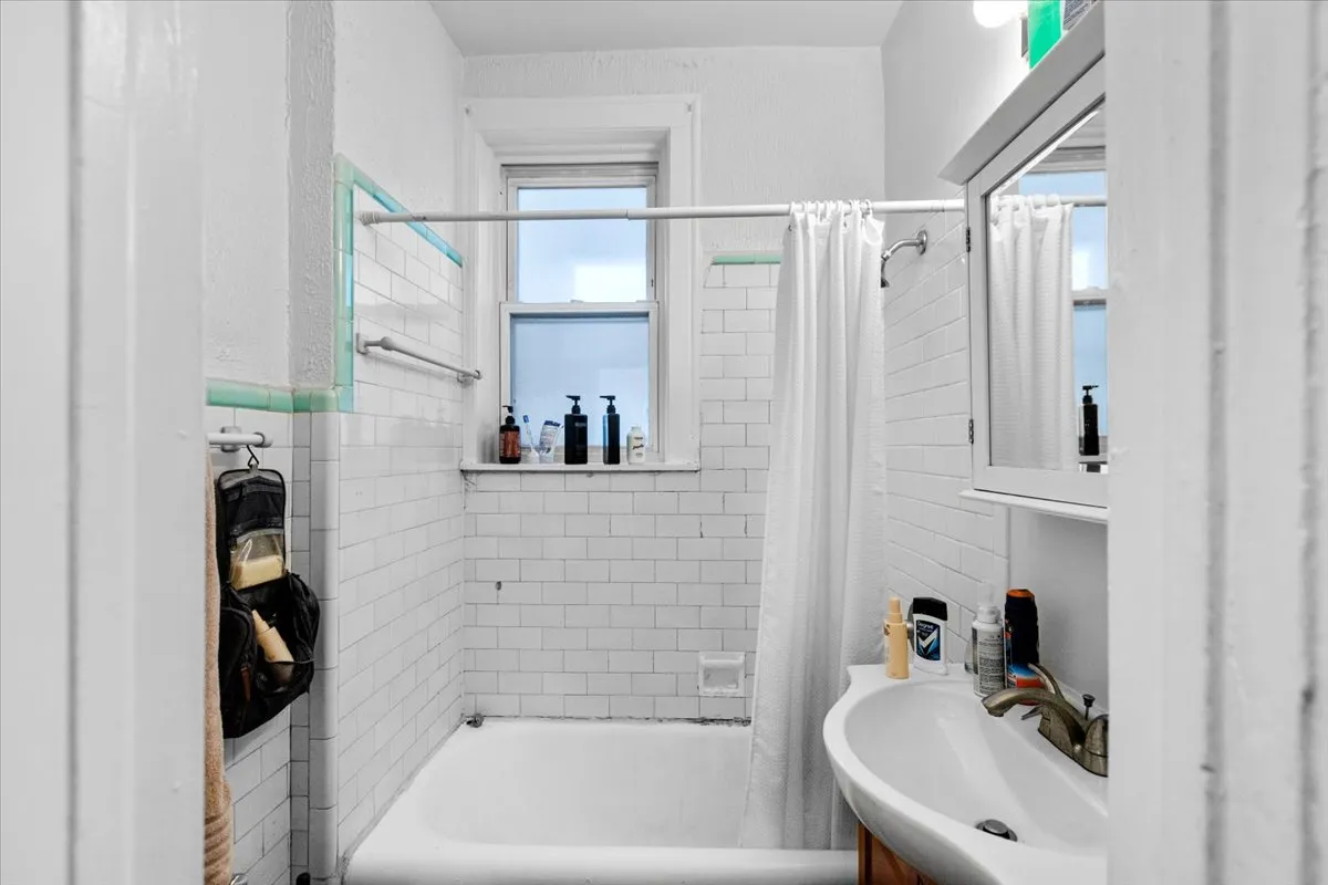 3449 N Elaine Pl, , 60657, USA 60657-unit#309-Chicago-IL