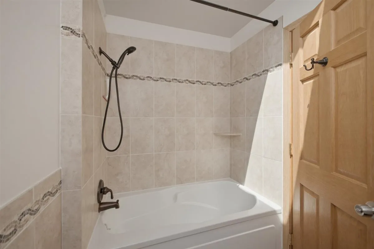 1671 Grosvenor Cir, ,  60189, USA 60189-unit#C-Wheaton-IL