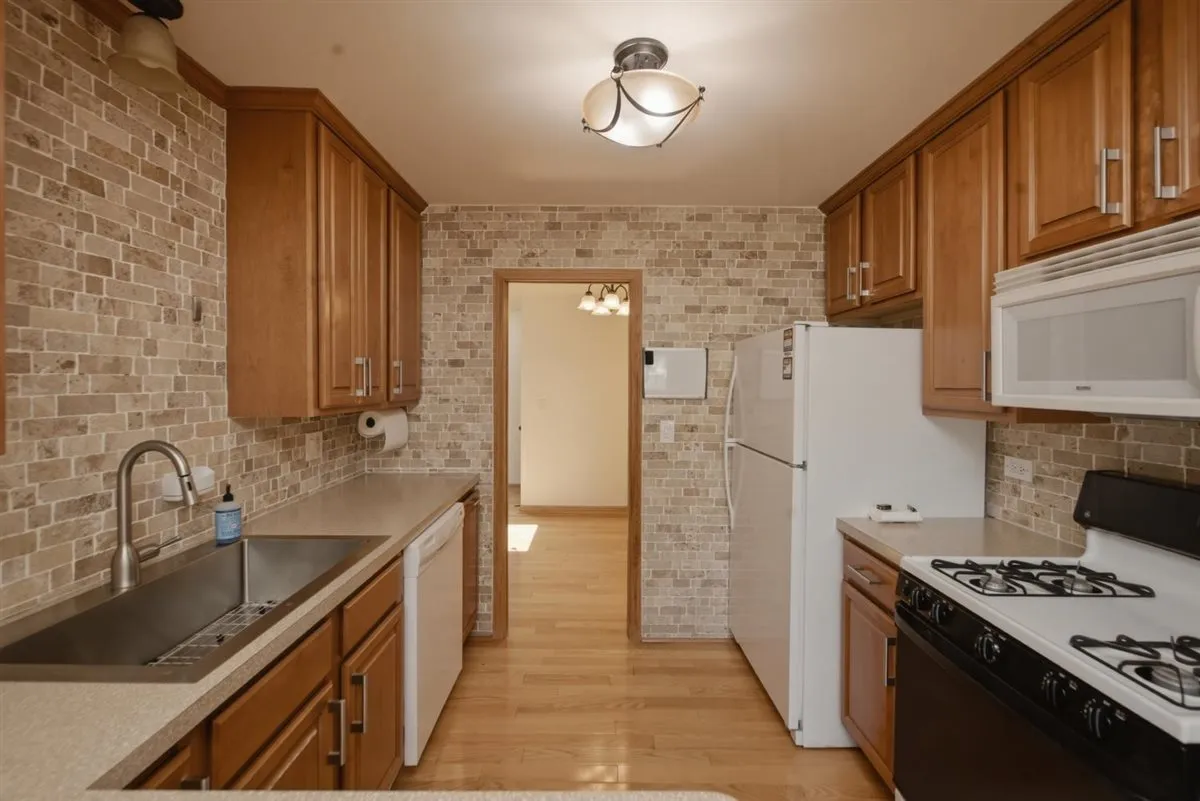 1671 Grosvenor Cir, ,  60189, USA 60189-unit#C-Wheaton-IL