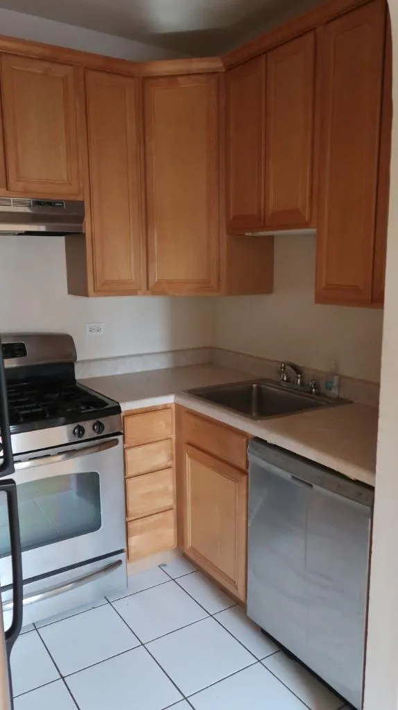 735 W Junior Terrace, , 60613, USA 60613-unit#401-Chicago-IL