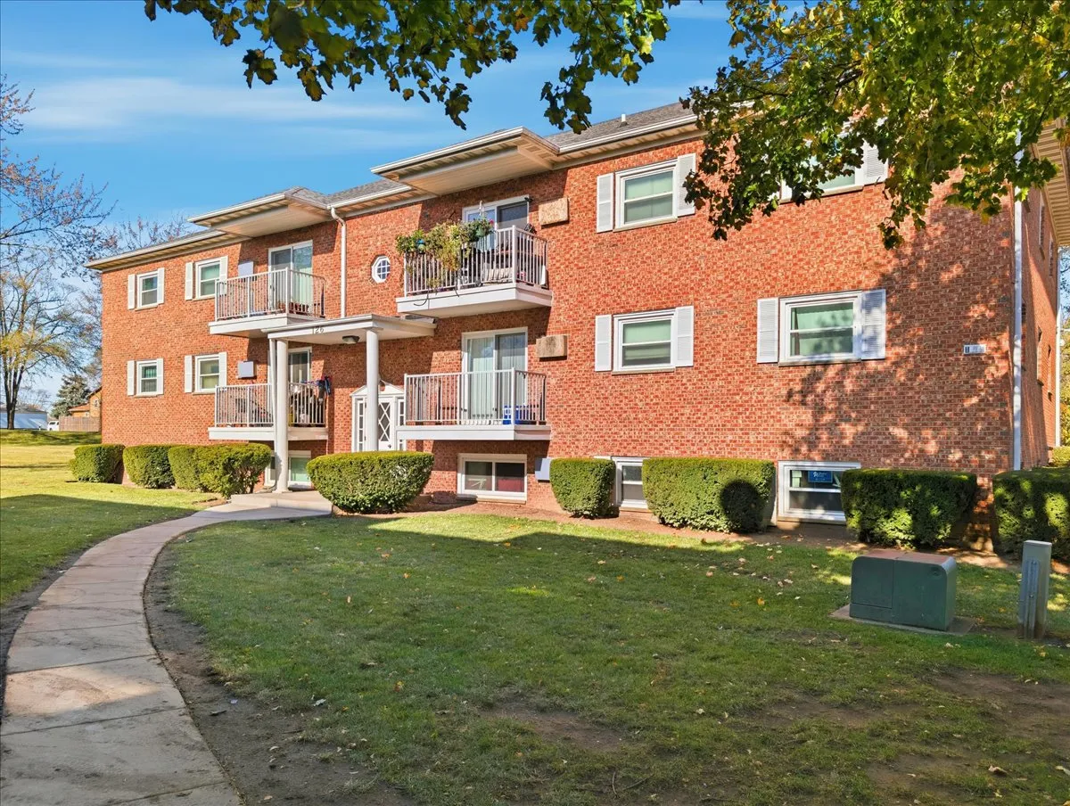 126 W Washington St, , 60073, USA 60073-unit#223-Round Lake-IL