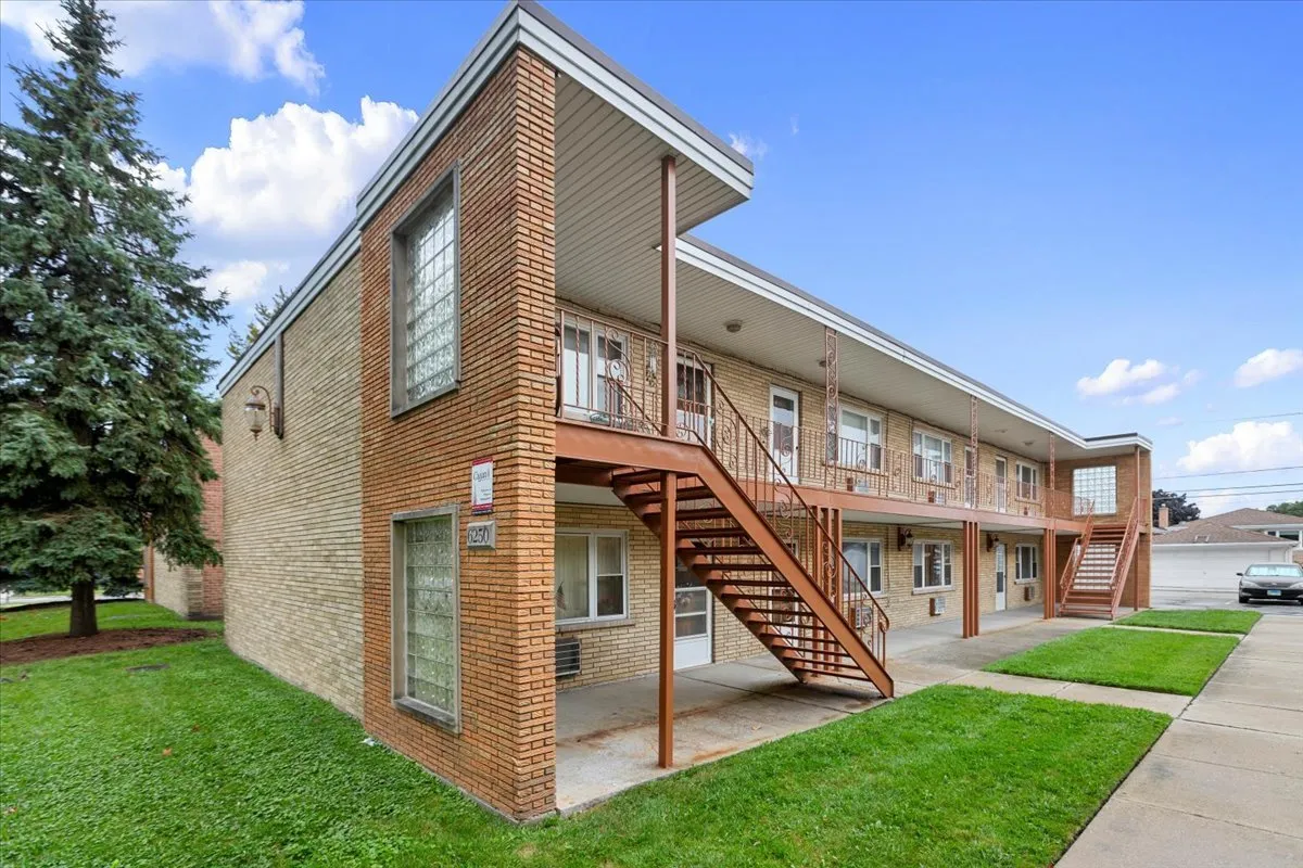 6212 W 64th Pl, , 60638, USA 60638-unit#201-Chicago-IL