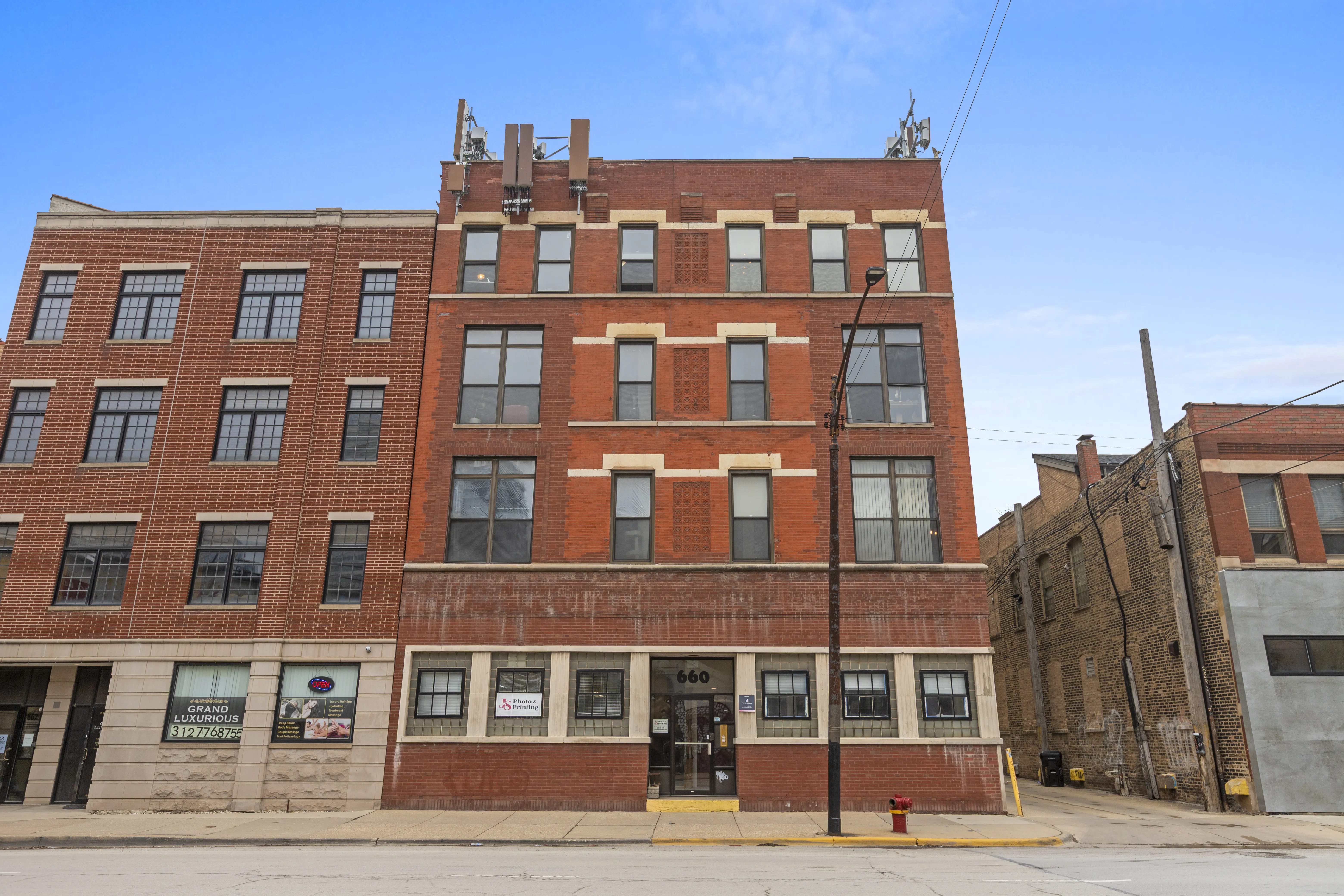 660 W Grand Ave, , 60654, USA 60654-unit#2W-Chicago-IL