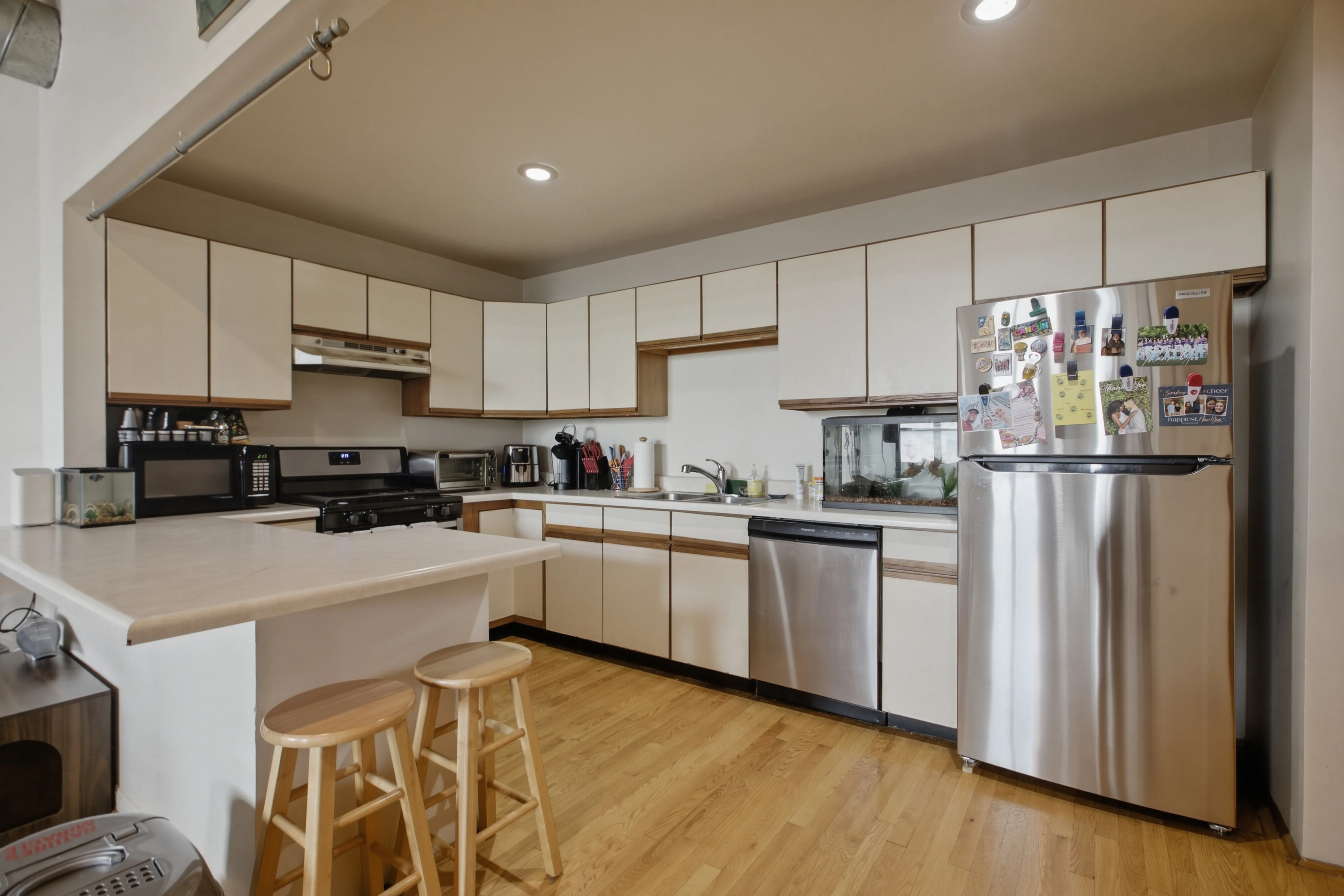 660 W Grand Ave, ,  60654, USA 60654-unit#2W-Chicago-IL