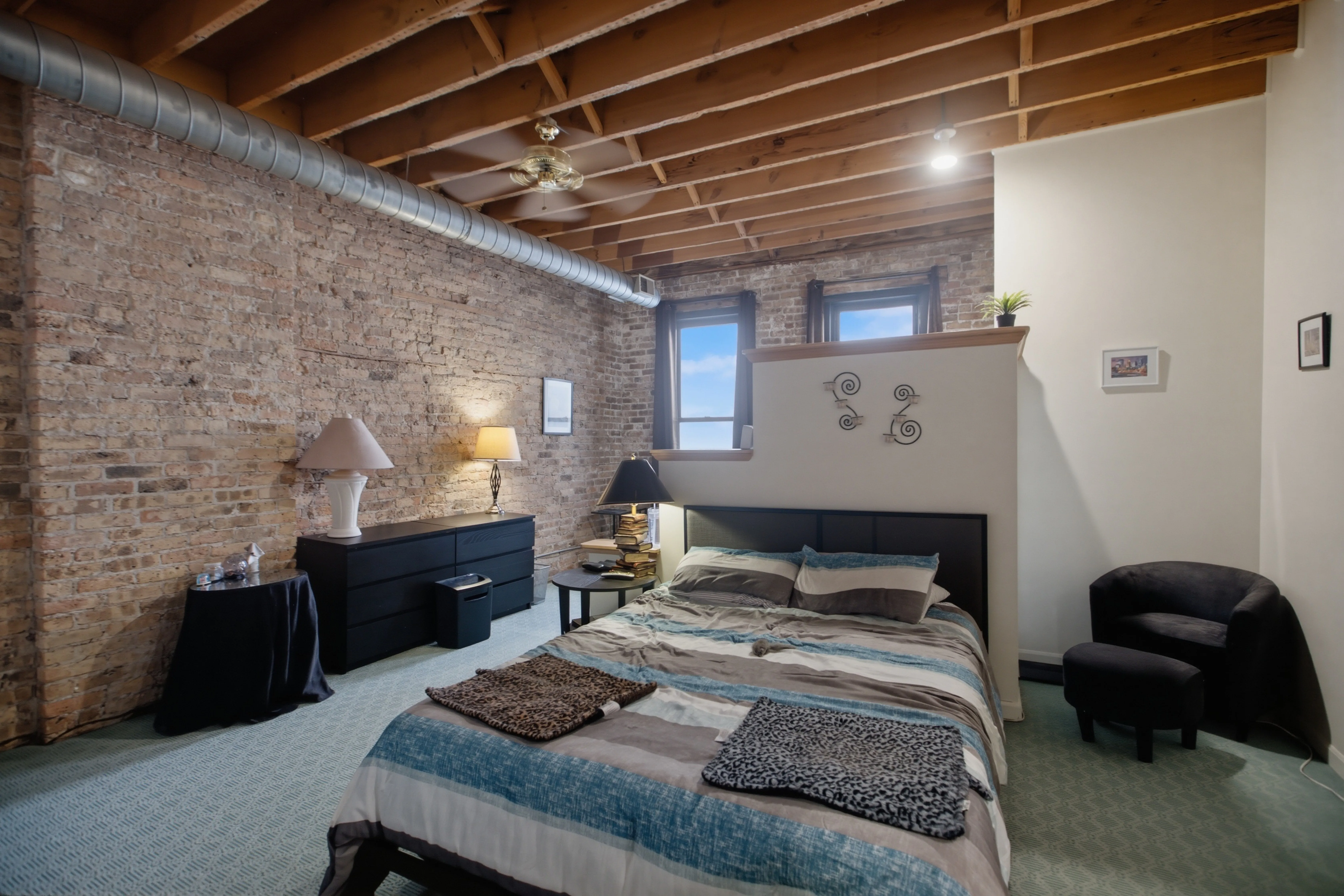 660 W Grand Ave, ,  60654, USA 60654-unit#2W-Chicago-IL