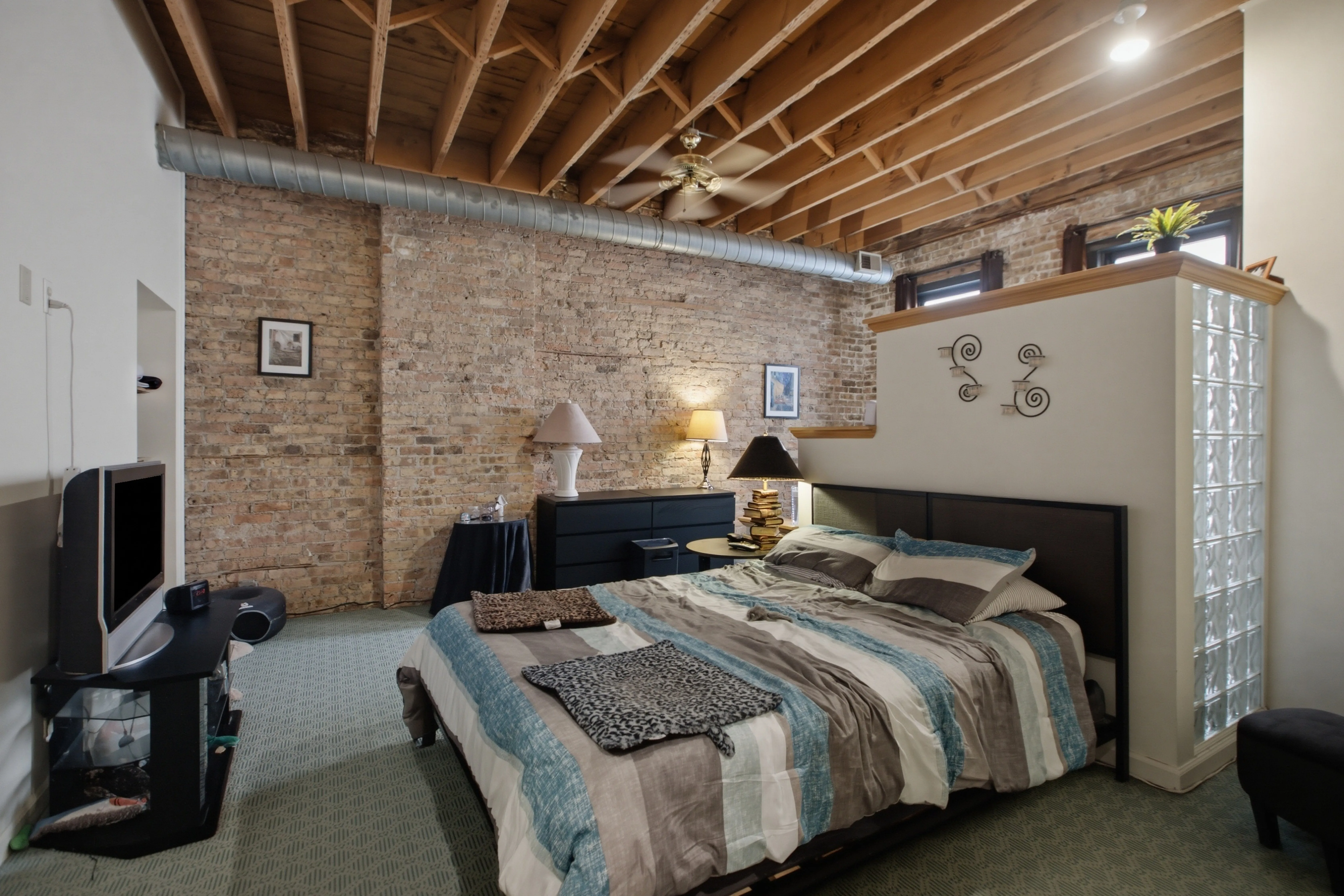 660 W Grand Ave, ,  60654, USA 60654-unit#2W-Chicago-IL