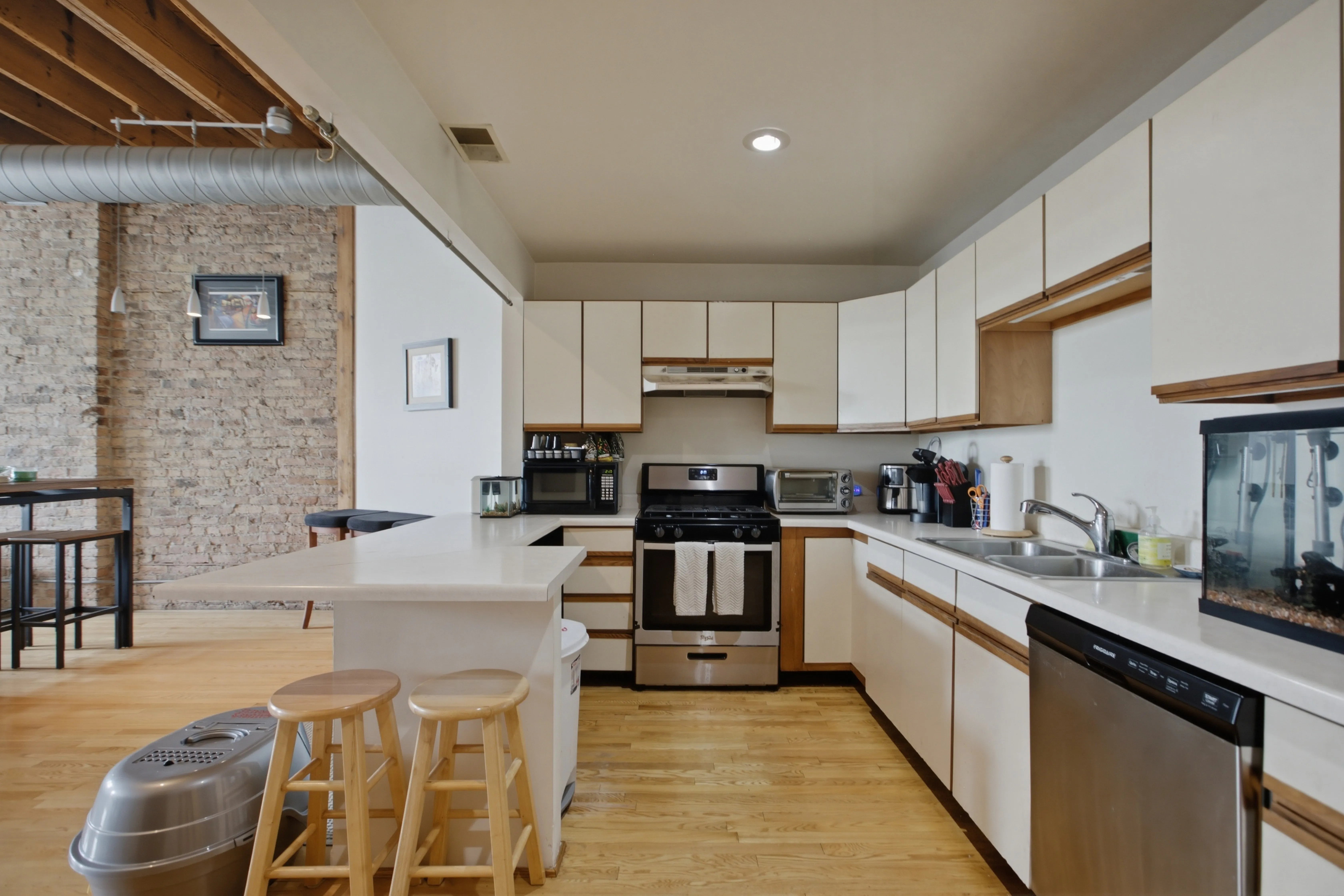 660 W Grand Ave, ,  60654, USA 60654-unit#2W-Chicago-IL