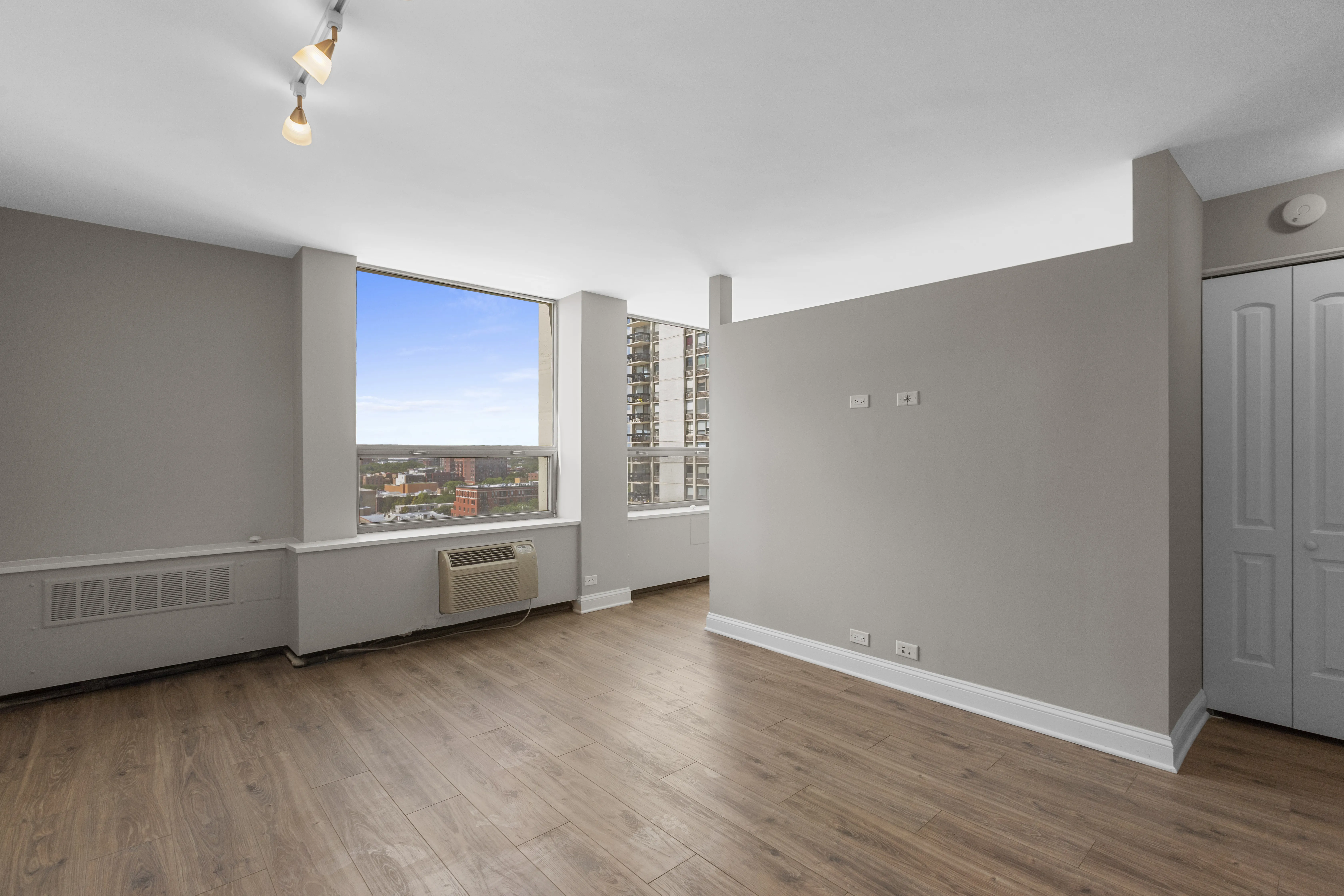 1355 N Sandburg Terrace, , 60610, USA 60610-unit#1403D-Chicago-IL