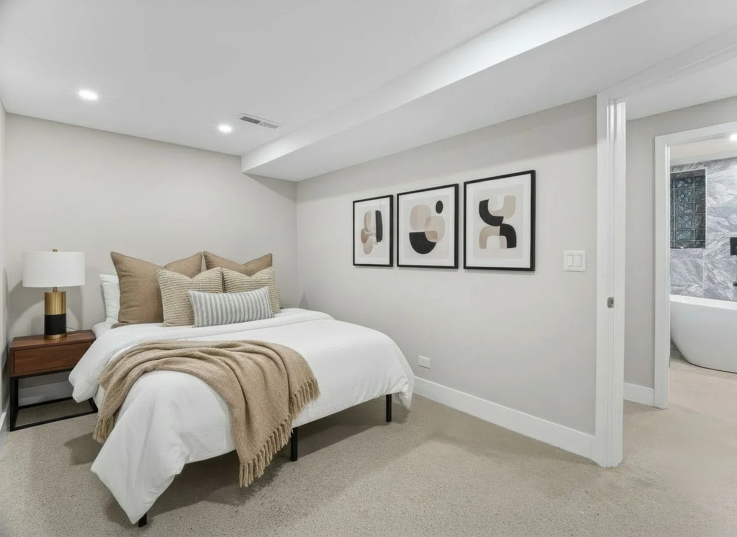 2850 W Henderson St, , 60618, USA 60618-unit#1-Chicago-IL
