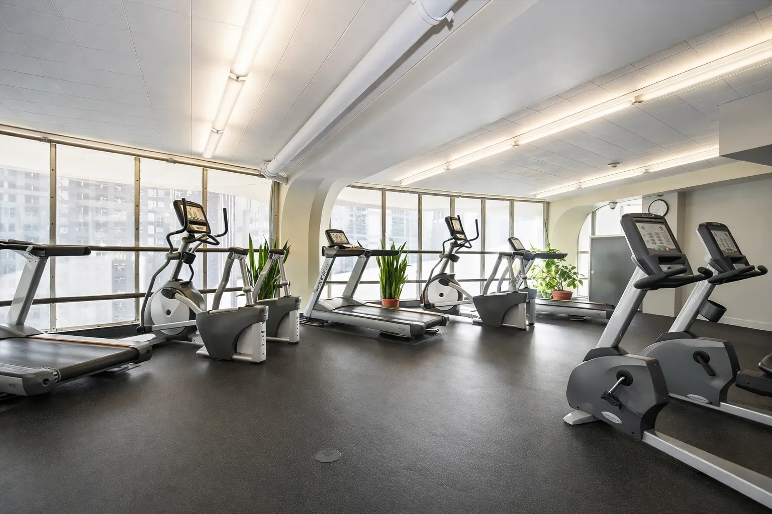 300 N State St, Chicago,  60654, USA 60654-unit#4708-CHICAGO-IL