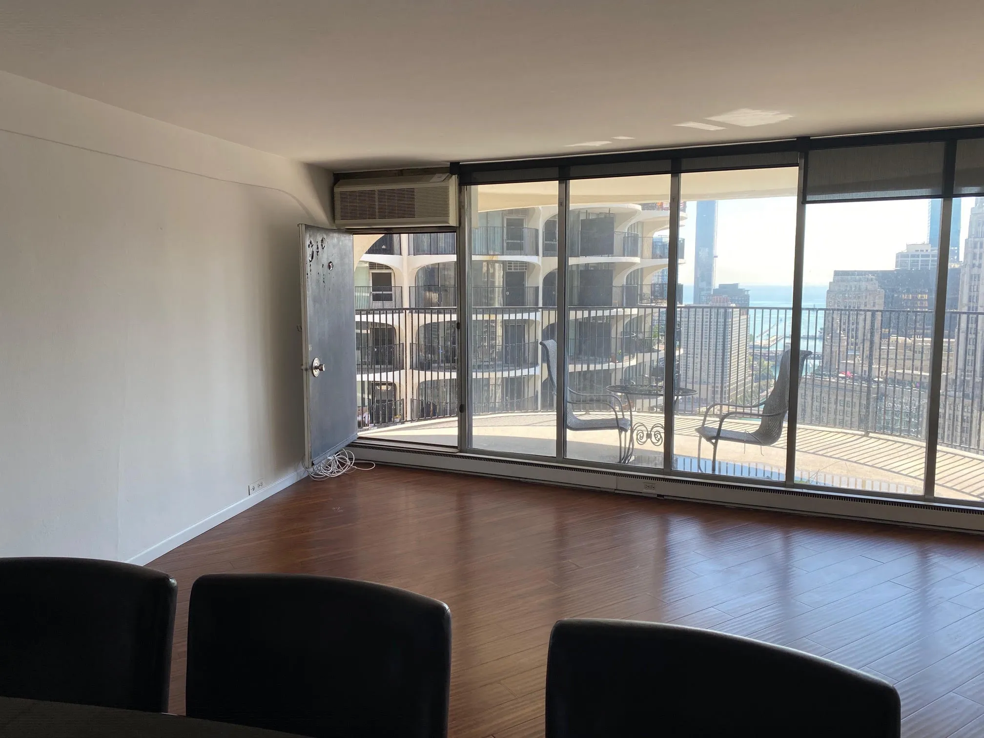 300 N State St, Chicago,  60654, USA 60654-unit#4708-CHICAGO-IL