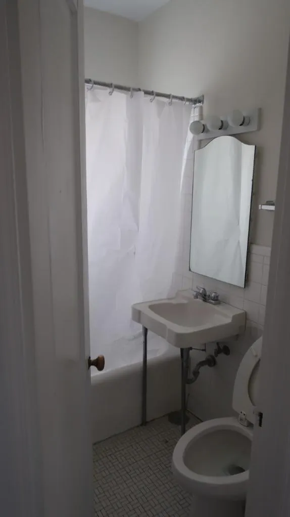 735 W Junior Terrace, , 60613, USA 60613-unit#203-Chicago-IL