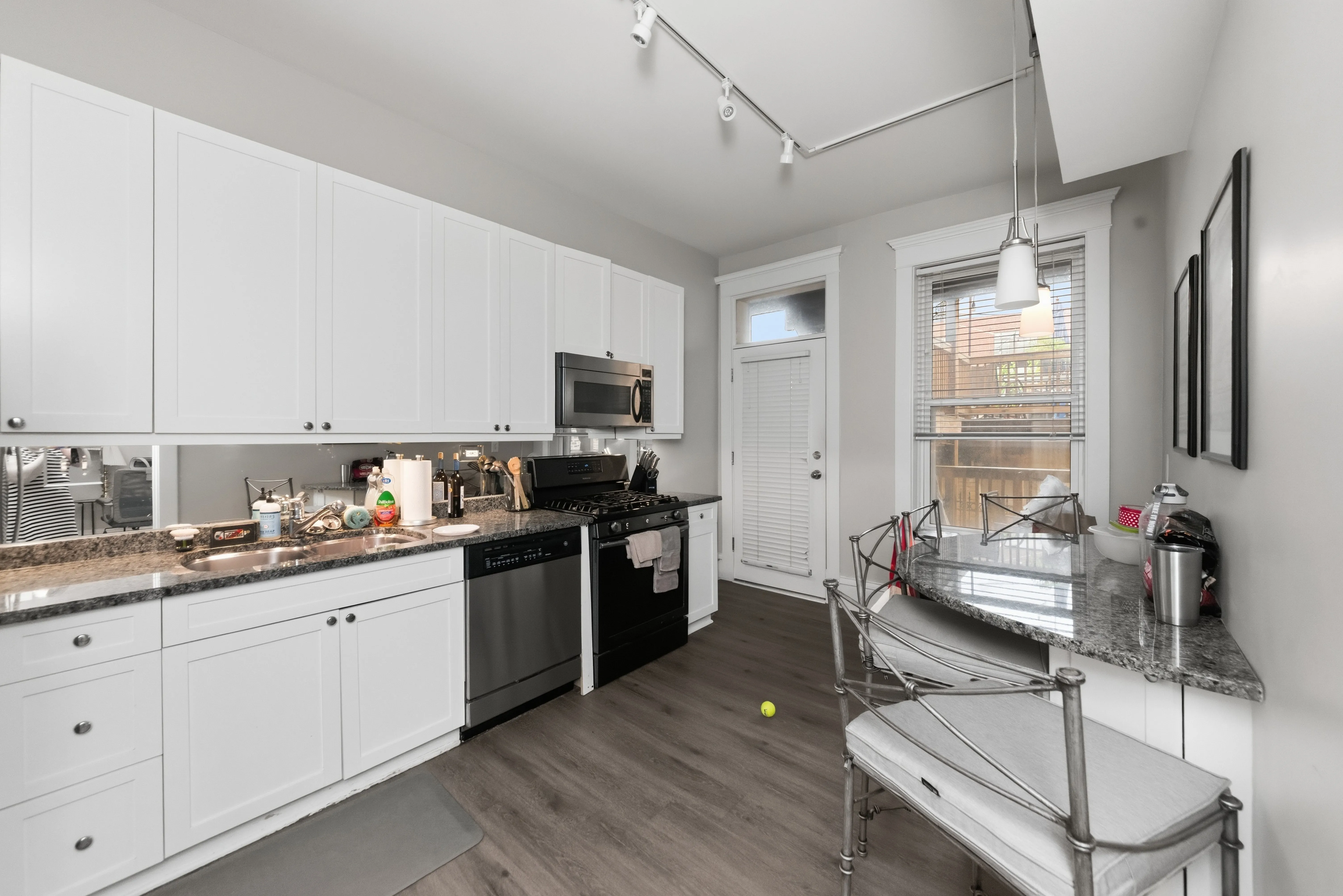 954 W Cuyler Ave, , 60613, USA 60613-unit#1E-Chicago-IL
