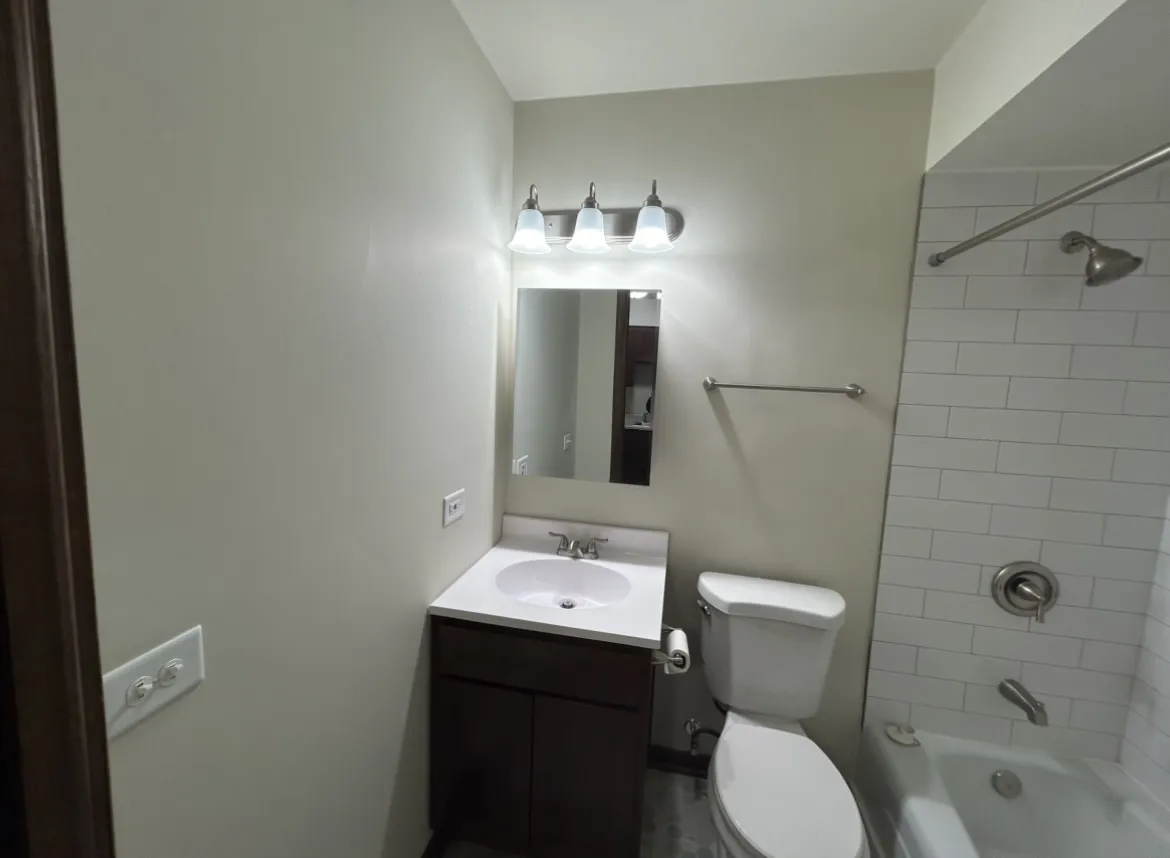 872 N Milwaukee Ave, ,  60048, USA 60048-unit#B1-Libertyville-IL